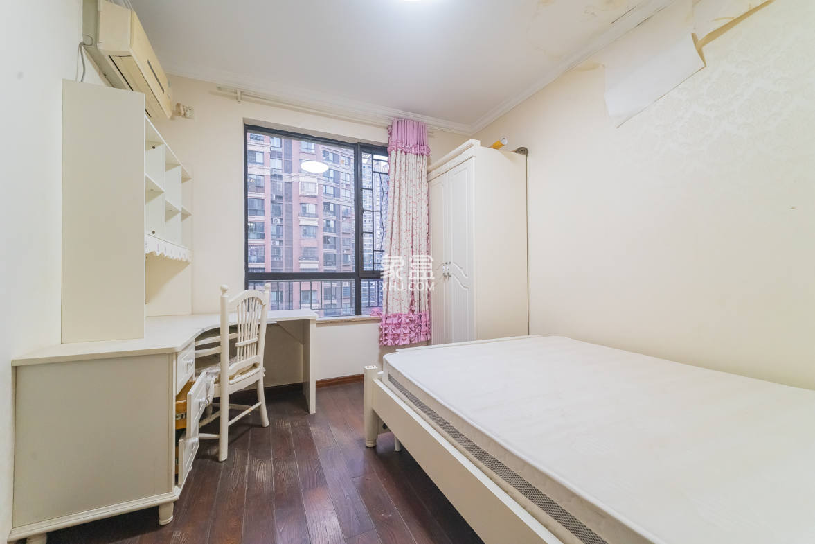 华润凤凰城一期 4室2厅2卫 120.0万 华润凤凰城一期 4室2厅2卫 120.0万卧室