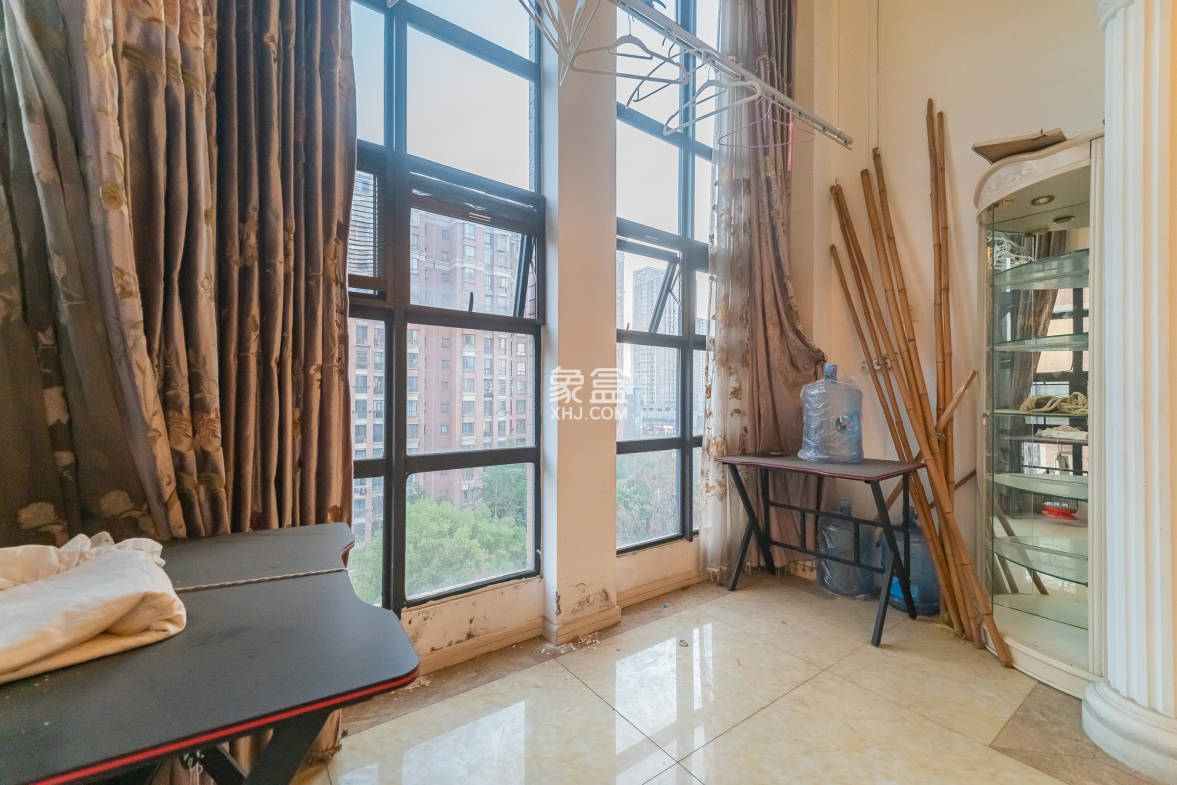 华润凤凰城一期 4室2厅2卫 120.0万 华润凤凰城一期 4室2厅2卫 120.0万阳台