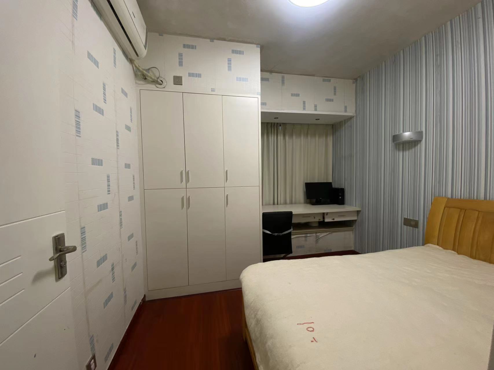 经世皇城 4室2厅2卫 68.0万 经世皇城 4室2厅2卫 68.0万室内图