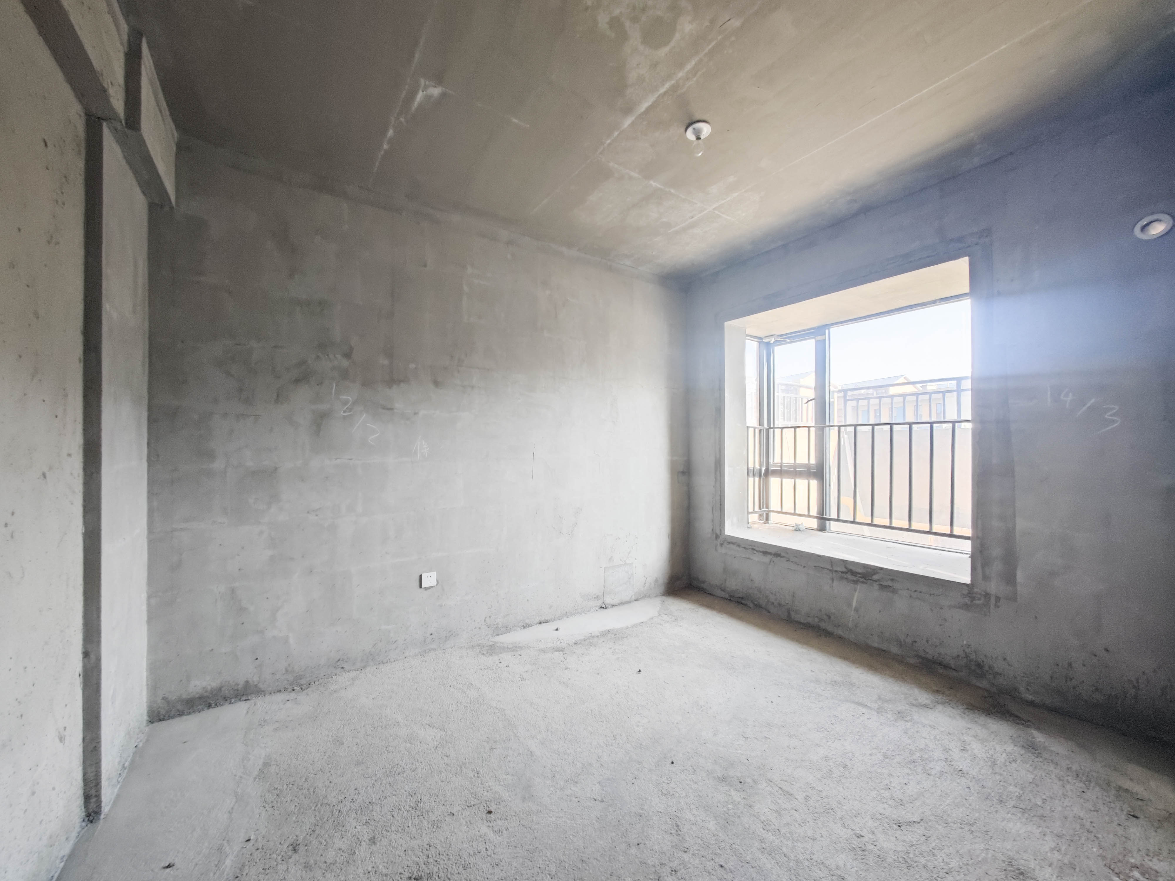 中建嘉和城  3室2厅1卫   81.50万卧室