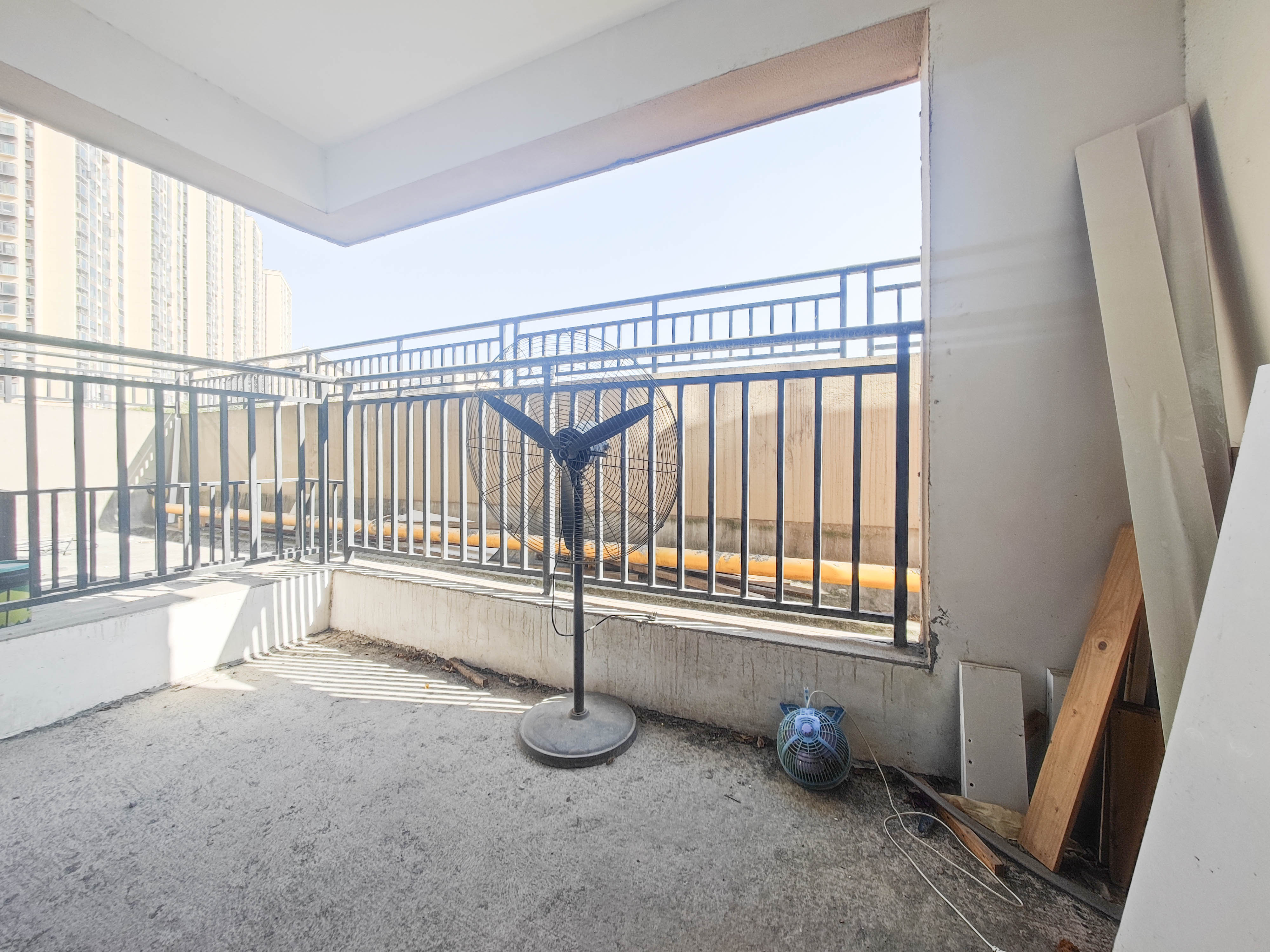 中建嘉和城  3室2厅1卫   81.50万阳台