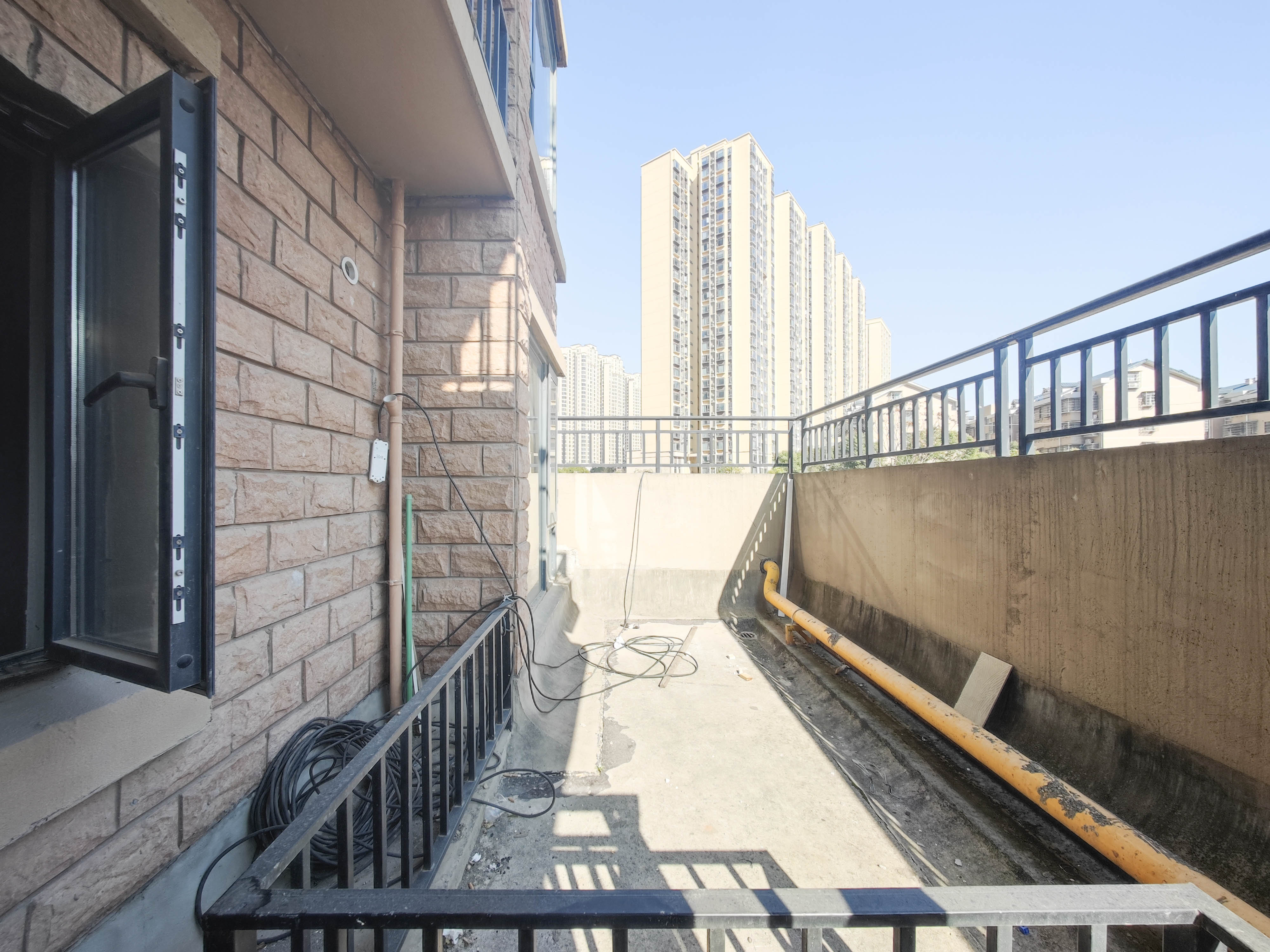 中建嘉和城  3室2厅1卫   81.50万阳台
