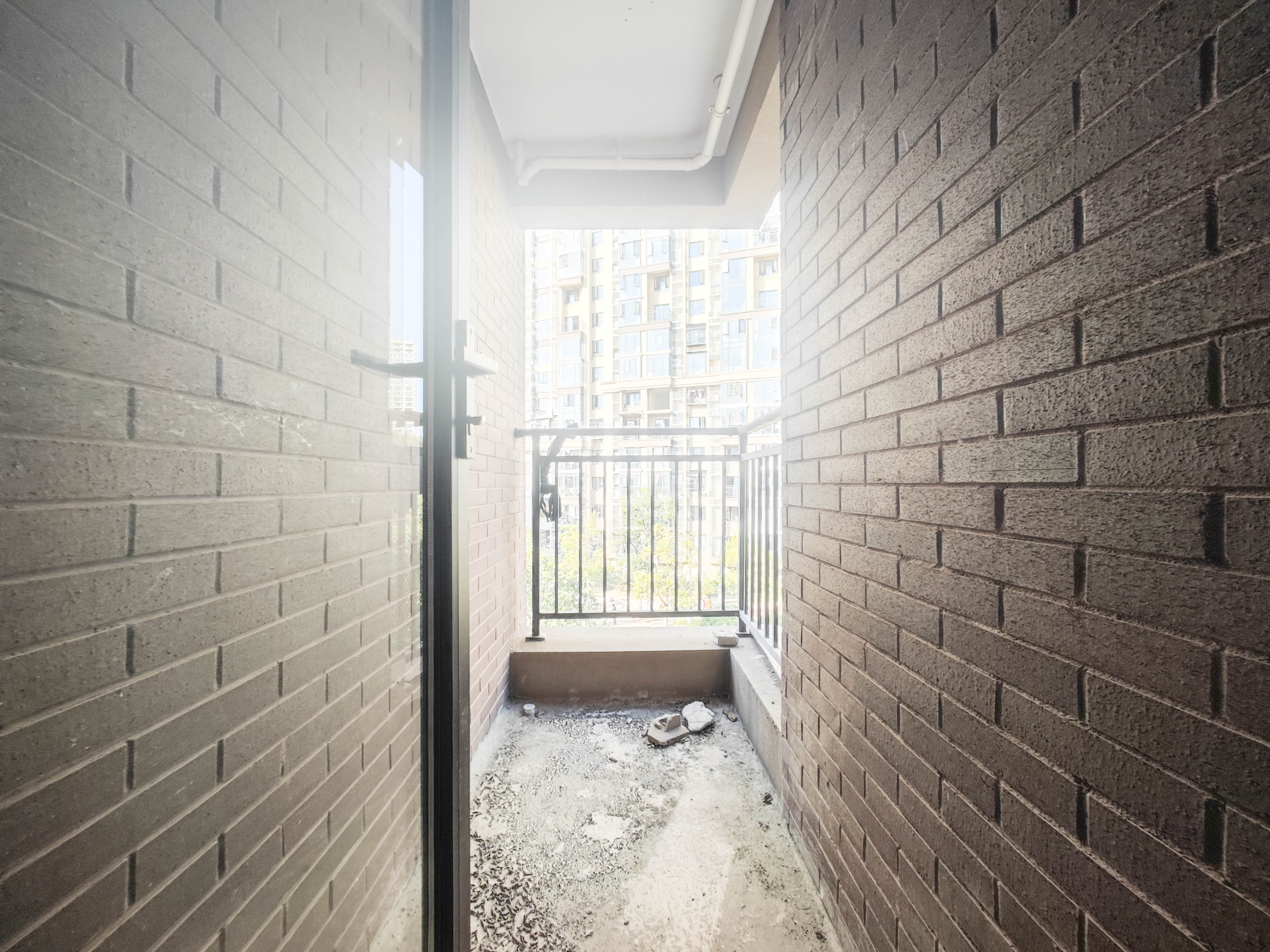 保利城(中航城国际社区、郡原美村) 4室2厅2卫 124.8万 保利城(中航城国际社区、郡原美村) 4室2厅2卫 124.8万阳台