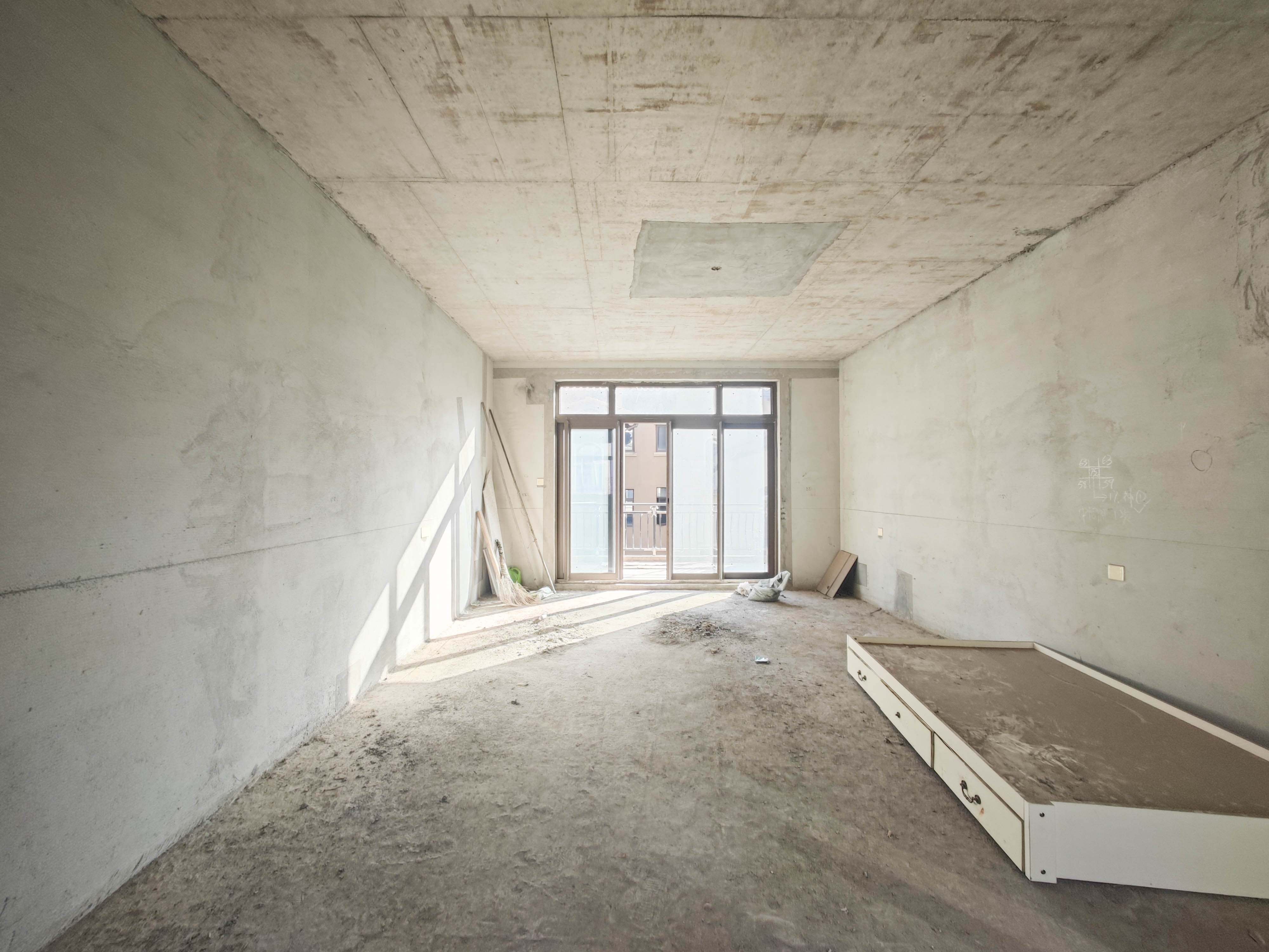 碧桂园南城首府(东宸林海)  5室3厅3卫    430.0万 碧桂园南城首府(东宸林海)  5室3厅3卫    430.0万卧室