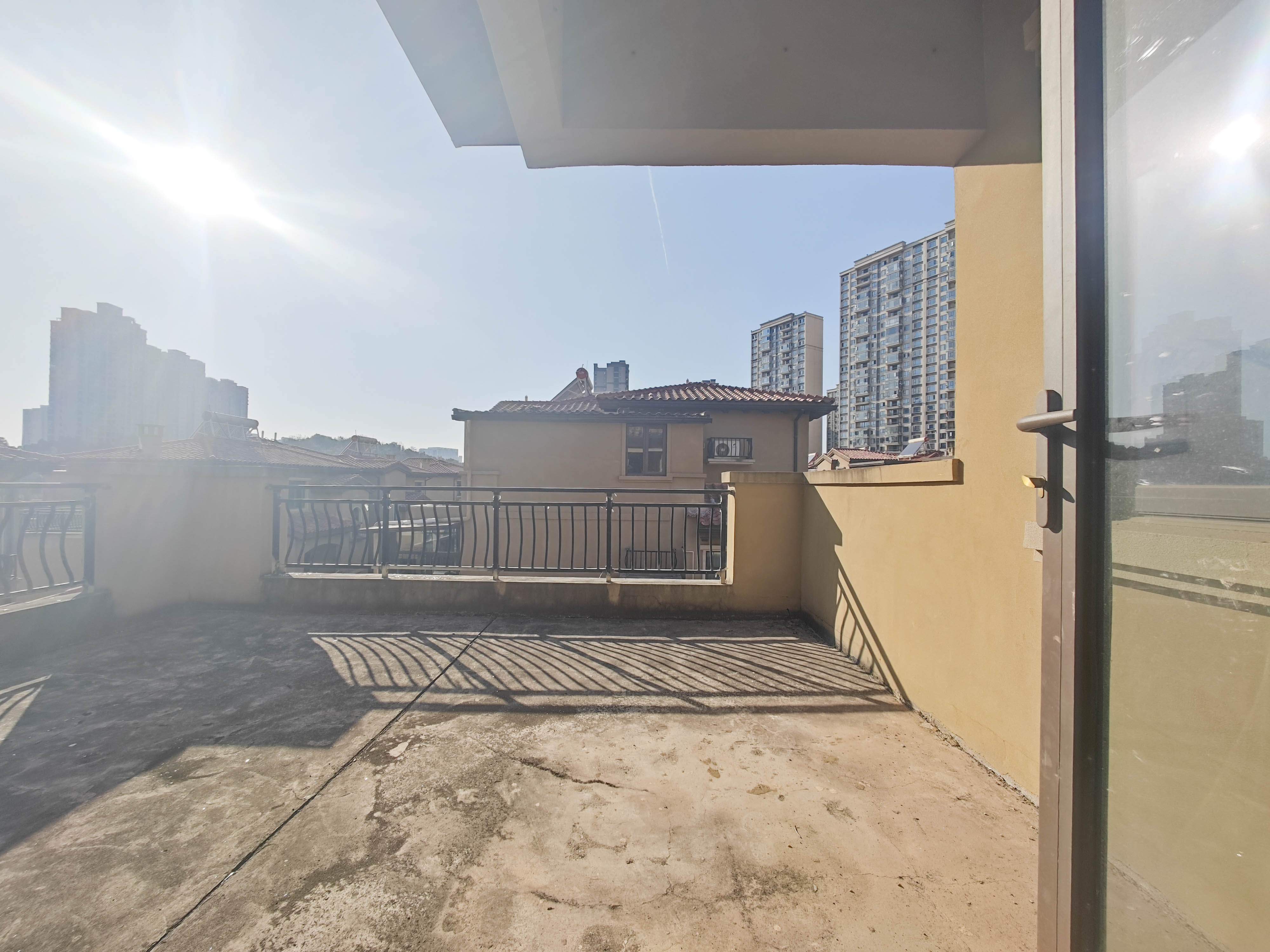 碧桂园南城首府(东宸林海)  5室3厅3卫    430.0万 碧桂园南城首府(东宸林海)  5室3厅3卫    430.0万阳台