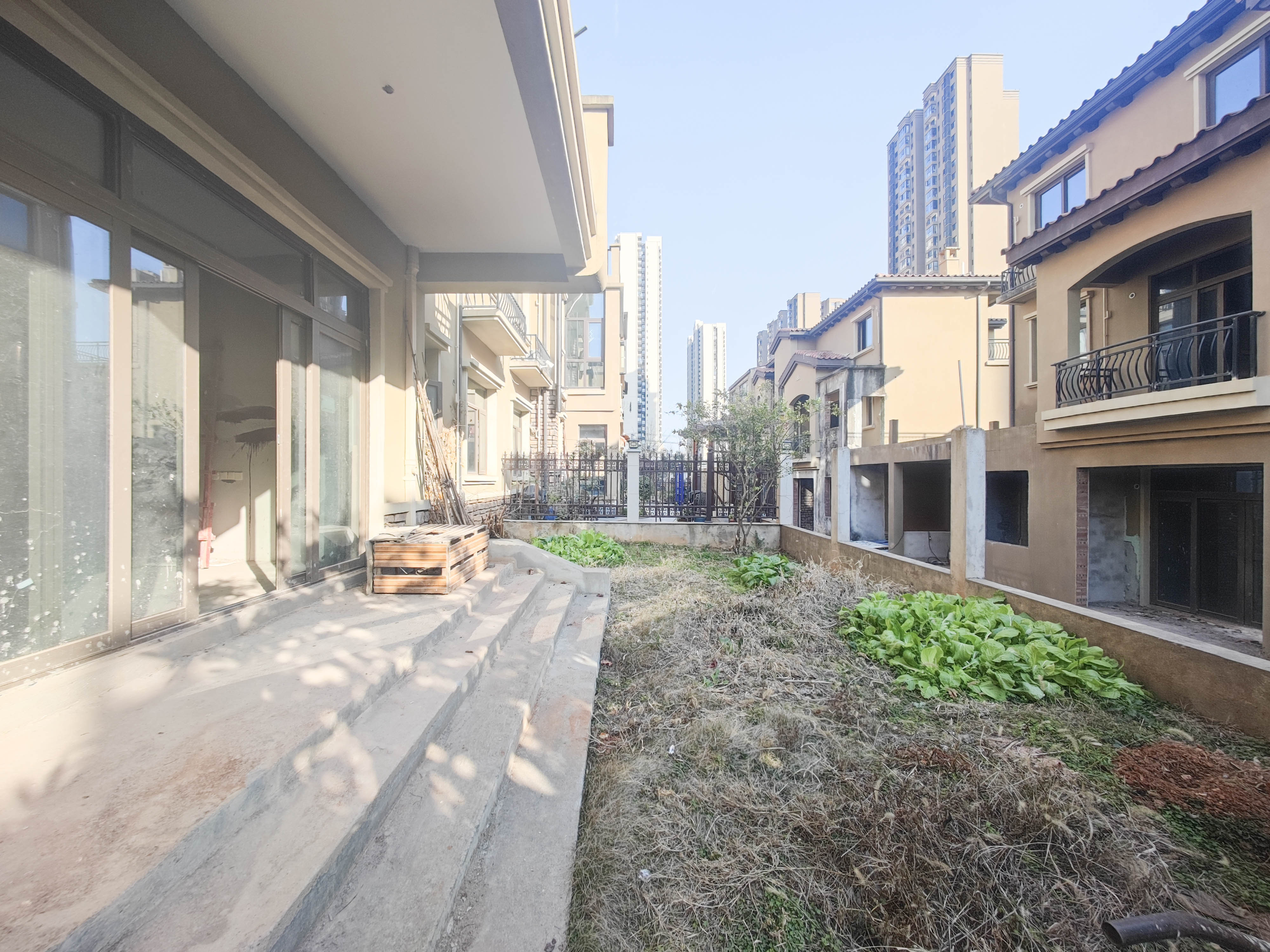 碧桂园南城首府(东宸林海)  5室3厅3卫    430.0万 碧桂园南城首府(东宸林海)  5室3厅3卫    430.0万阳台