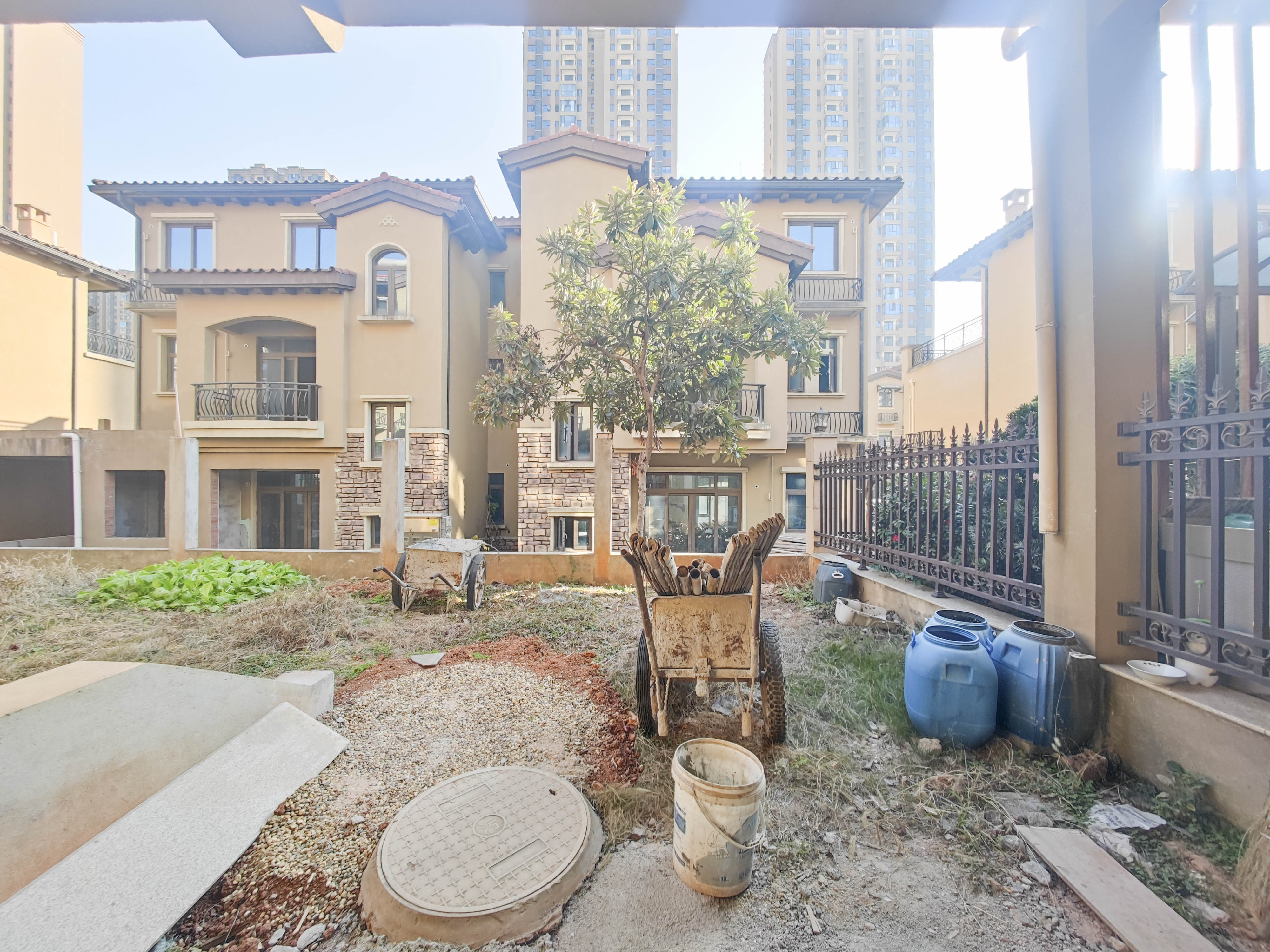 碧桂园南城首府(东宸林海)  5室3厅3卫    430.0万 碧桂园南城首府(东宸林海)  5室3厅3卫    430.0万阳台