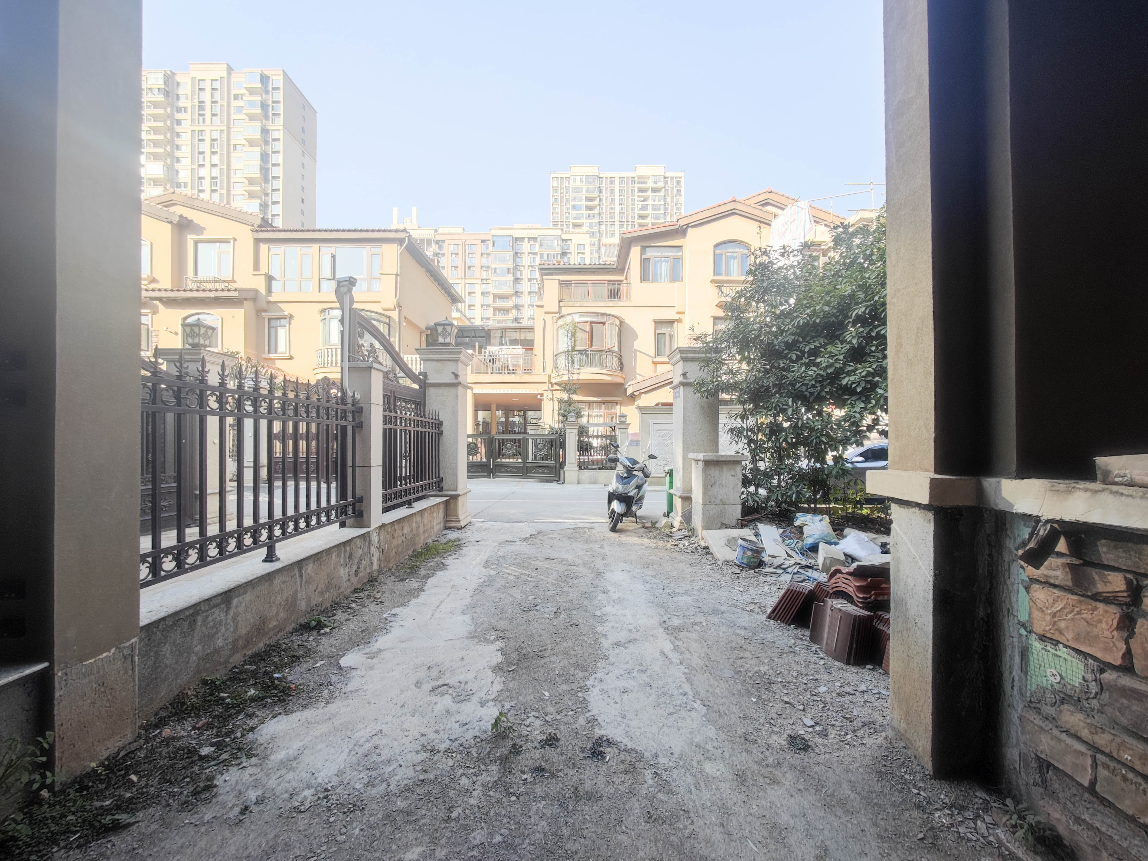 碧桂园南城首府(东宸林海)  5室3厅3卫    430.0万 碧桂园南城首府(东宸林海)  5室3厅3卫    430.0万阳台