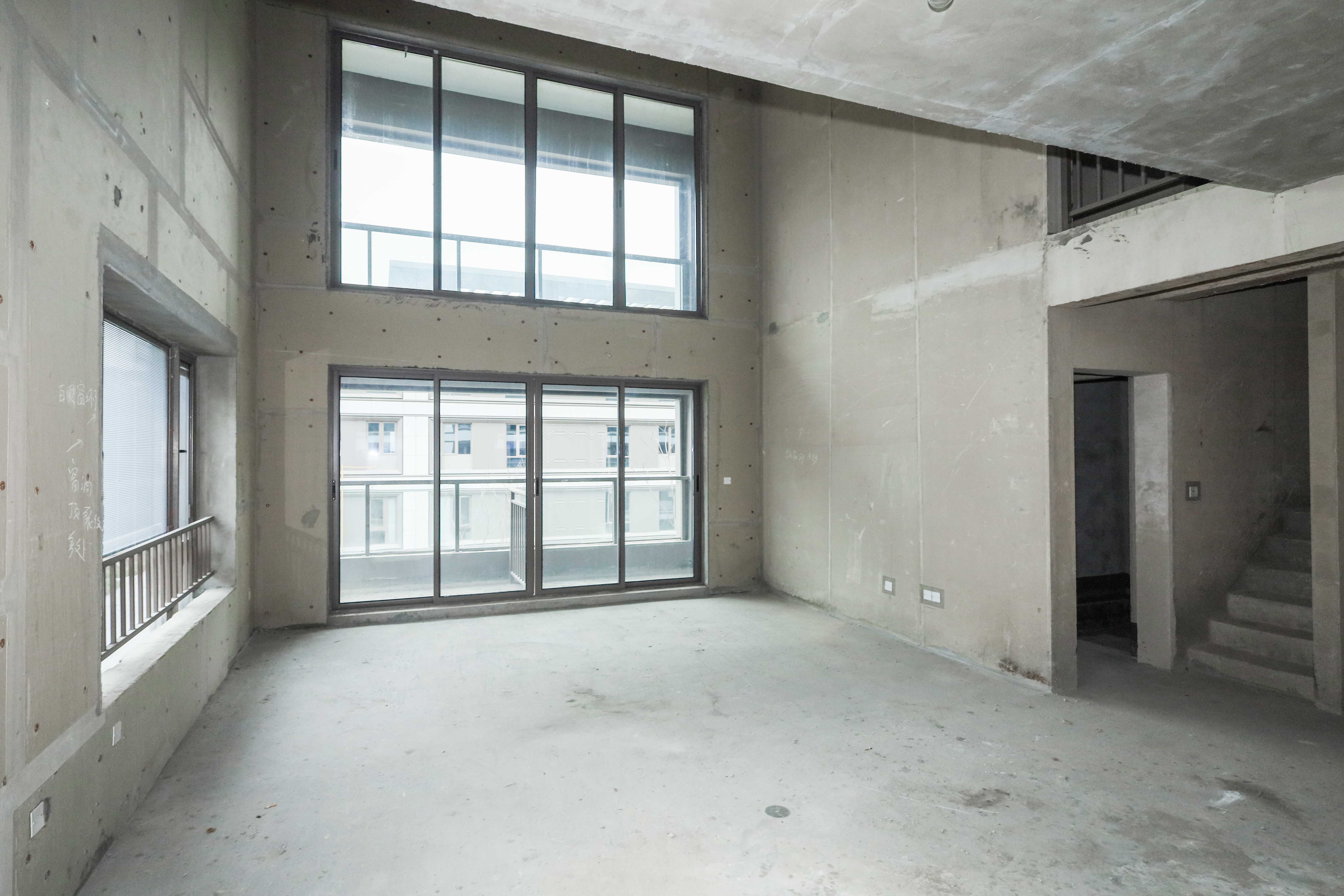 长沙溪山悦  5室2厅3卫    235.0万 长沙溪山悦  5室2厅3卫    235.0万客厅