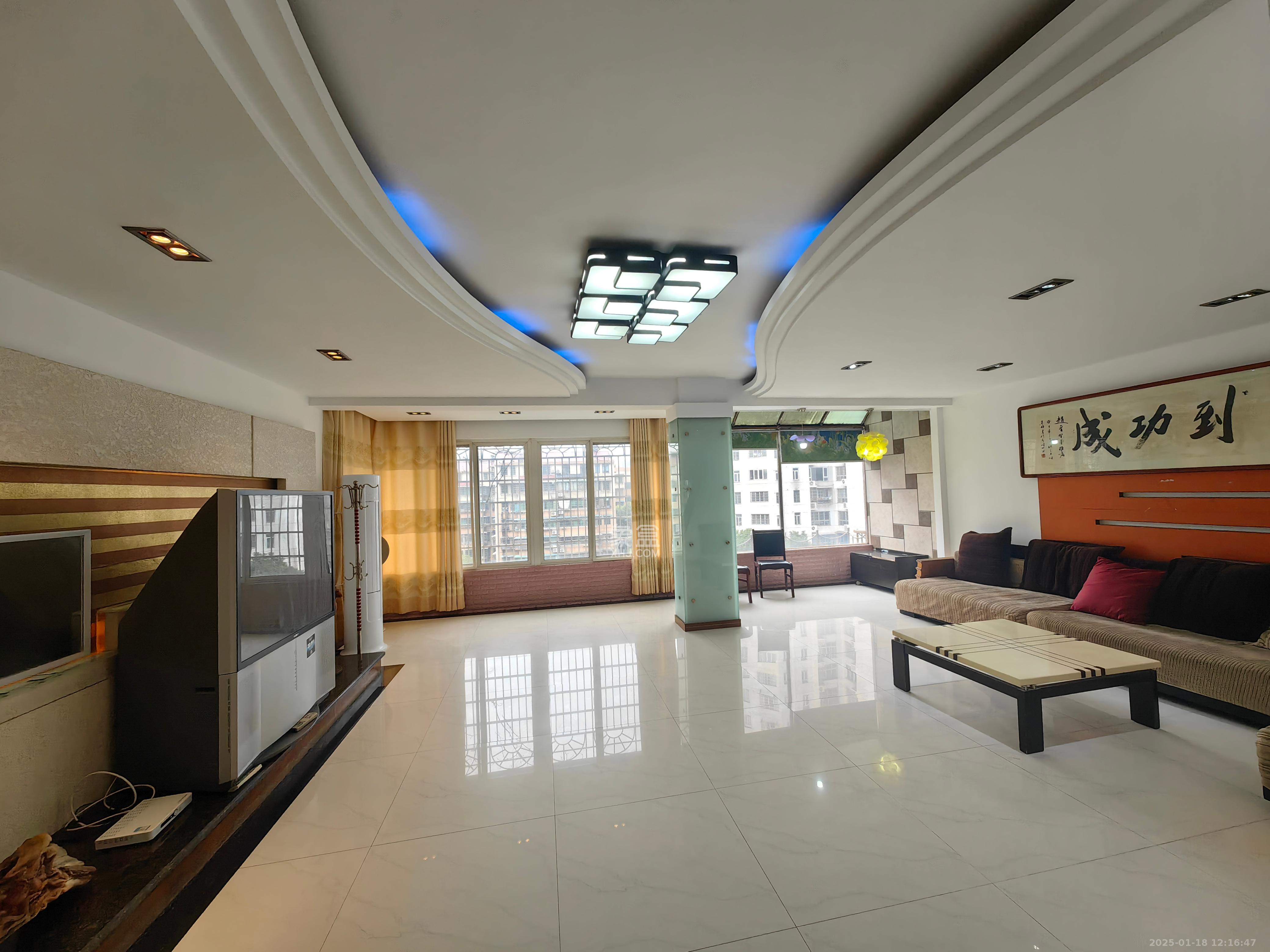 鑫天花园 4室2厅3卫 2400.0元/月 鑫天花园 4室2厅3卫 2400.0元/月室内图