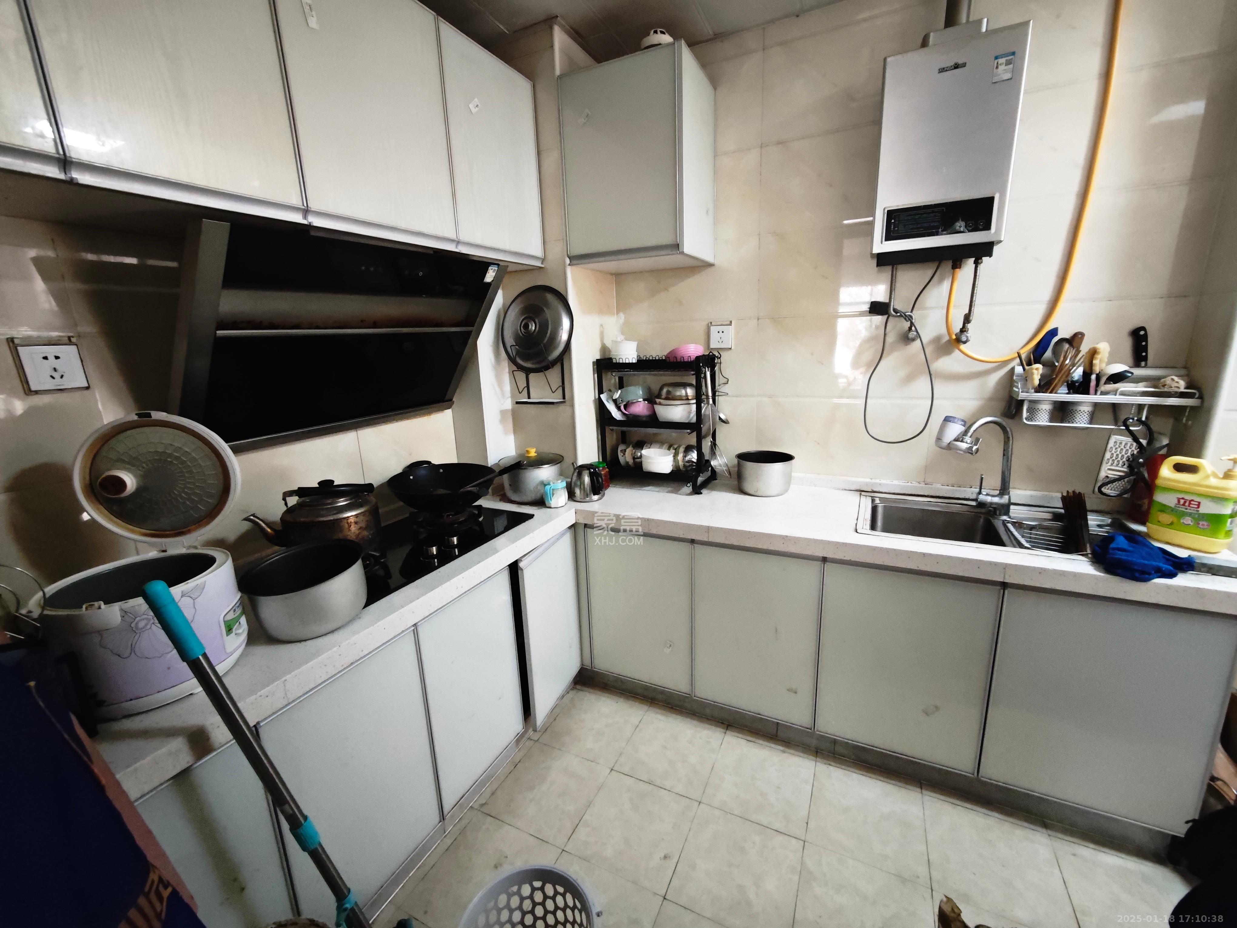 卢浮原著 3室2厅1卫 2000.0元/月 卢浮原著 3室2厅1卫 2000.0元/月室内图