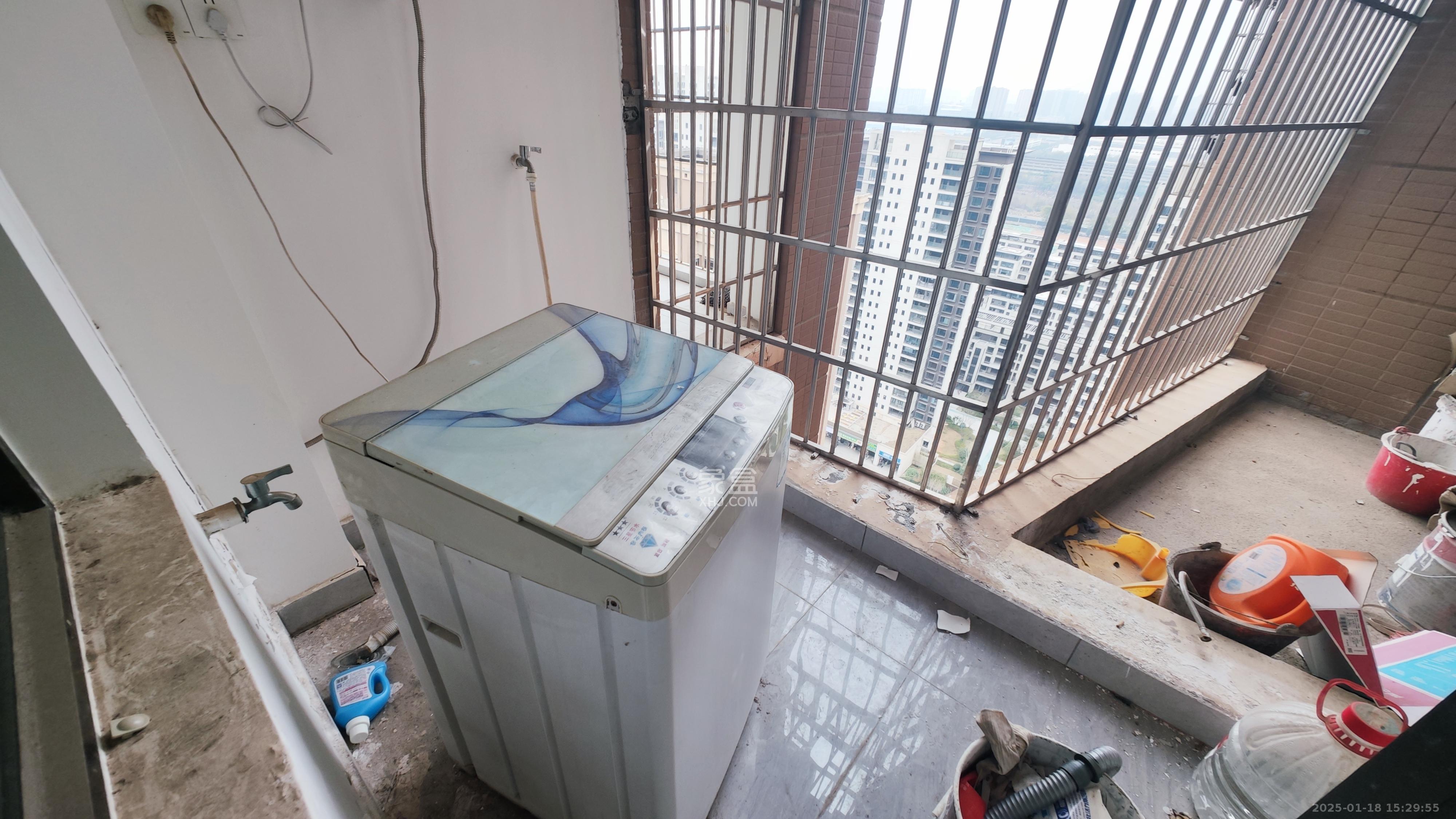 家和院  4室2厅2卫   2500.00元/月室内图