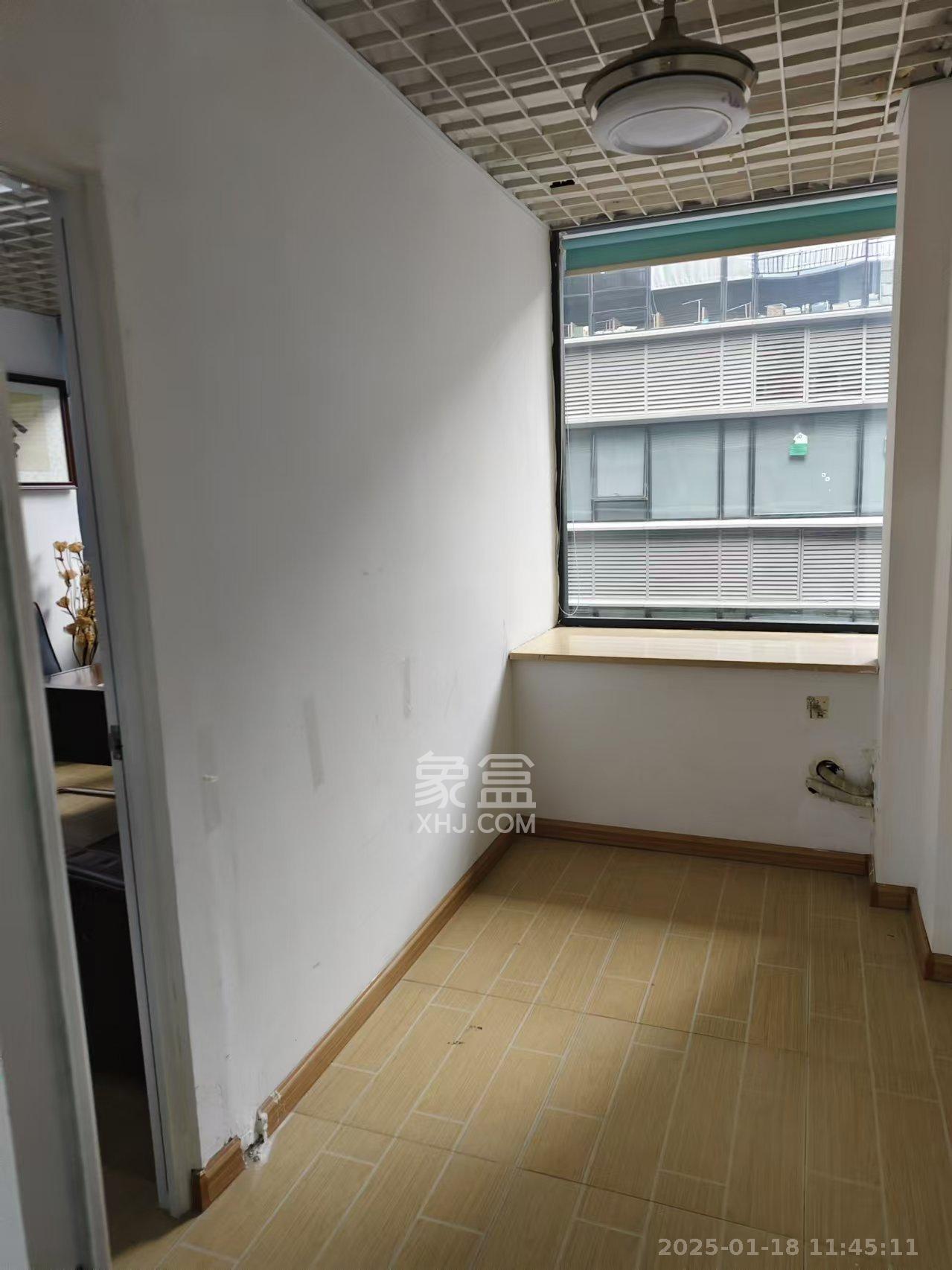 天祥水晶湾   73.0㎡      4500.0元/月室内图