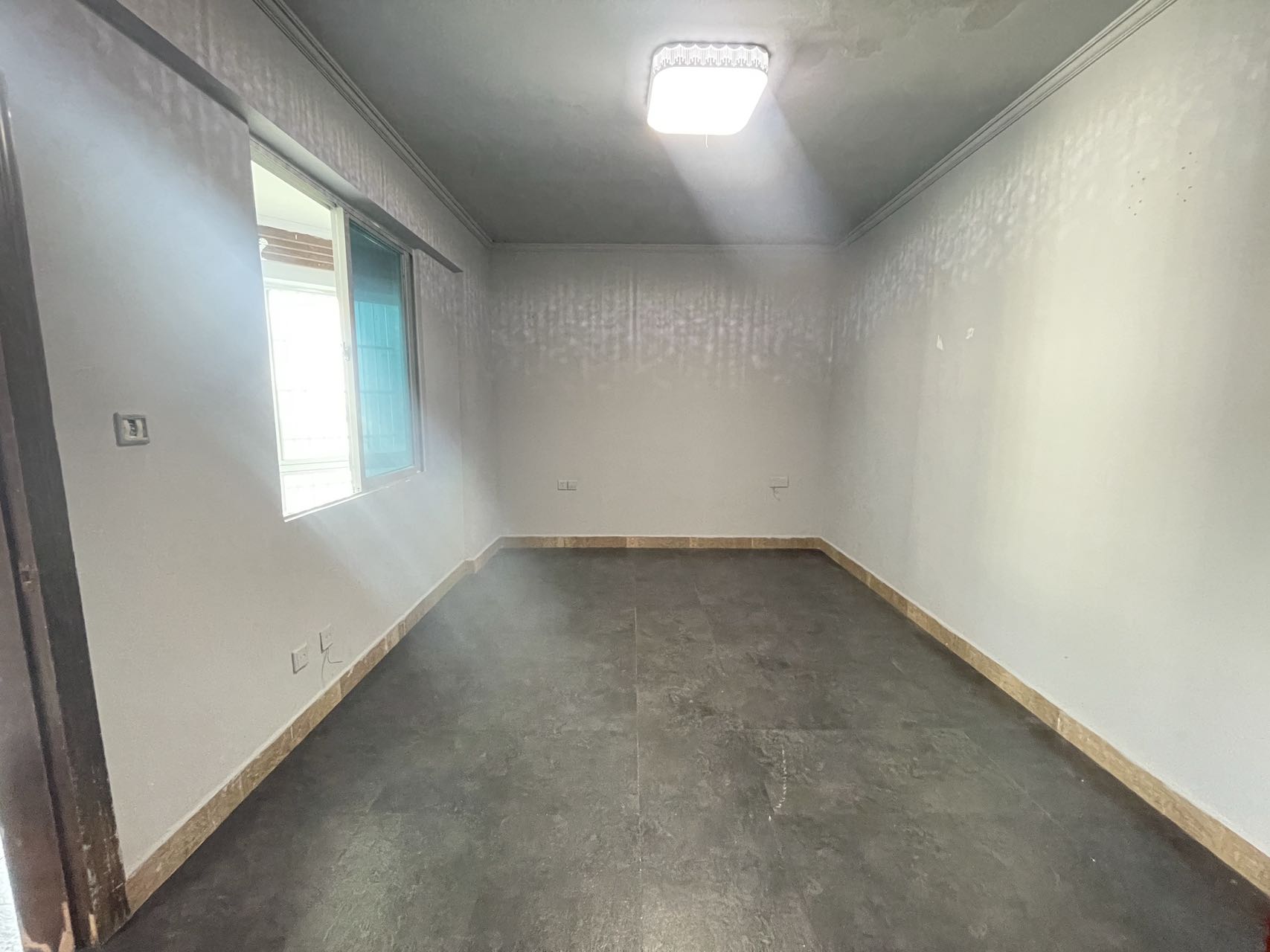 富豪大厦(富豪花园) 2室2厅1卫 130.0万 富豪大厦(富豪花园) 2室2厅1卫 130.0万客厅