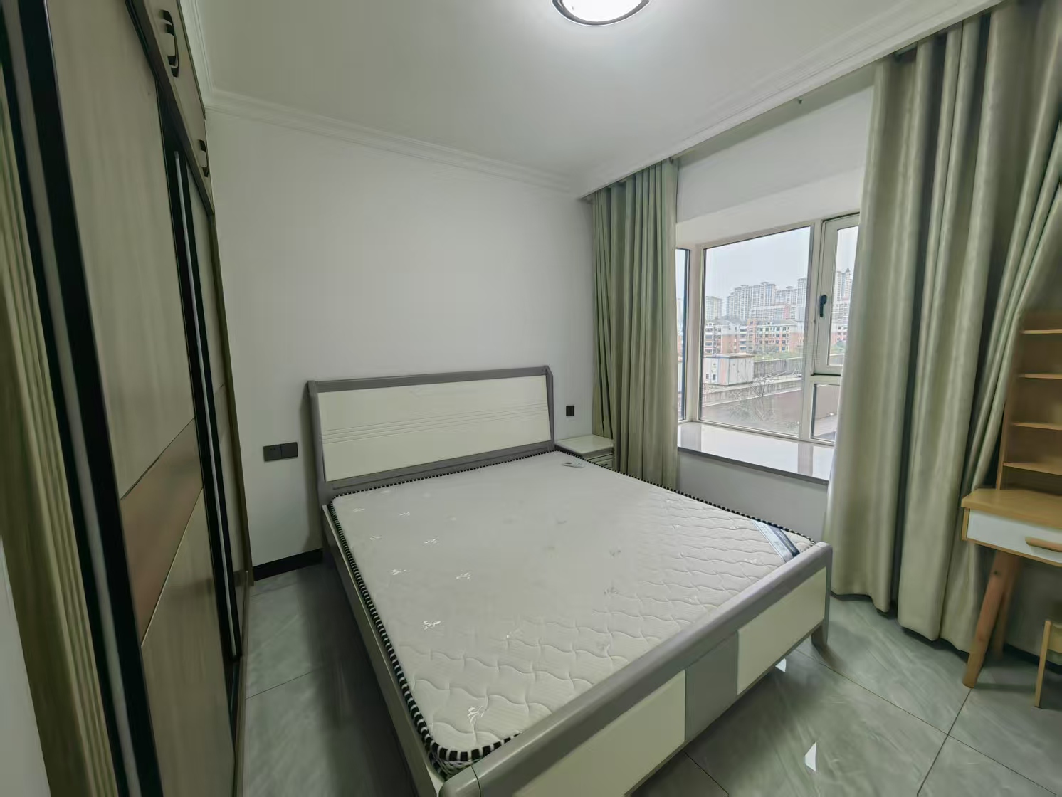 碧桂园梓山府 3室2厅1卫 1800.0元/月 碧桂园梓山府 3室2厅1卫 1800.0元/月室内图