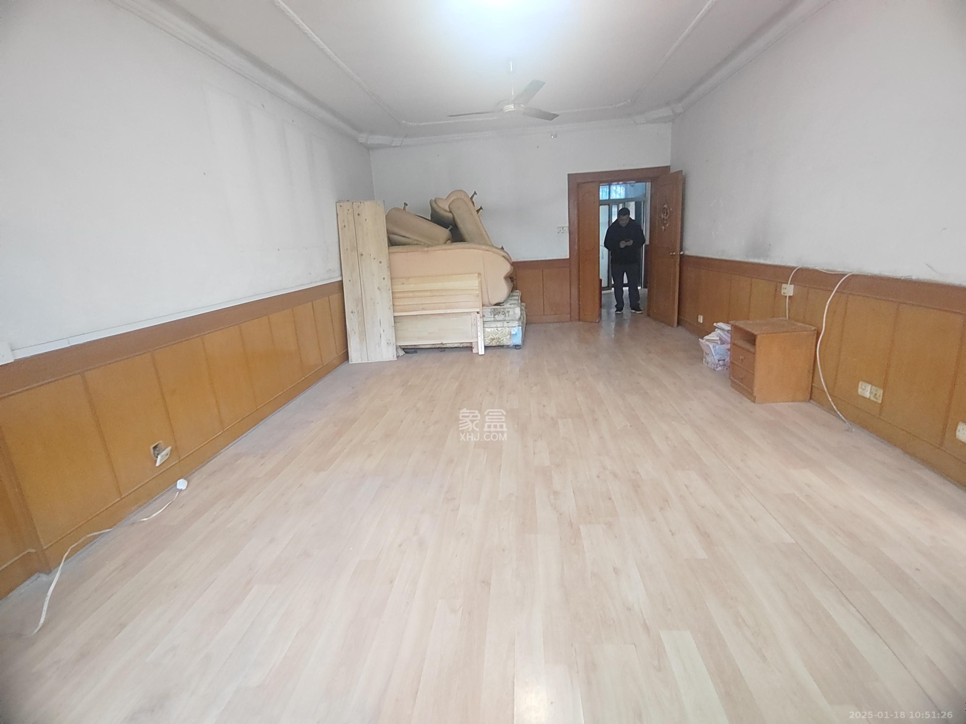 魏家坡  4室2厅2卫   2700.00元/月室内图1