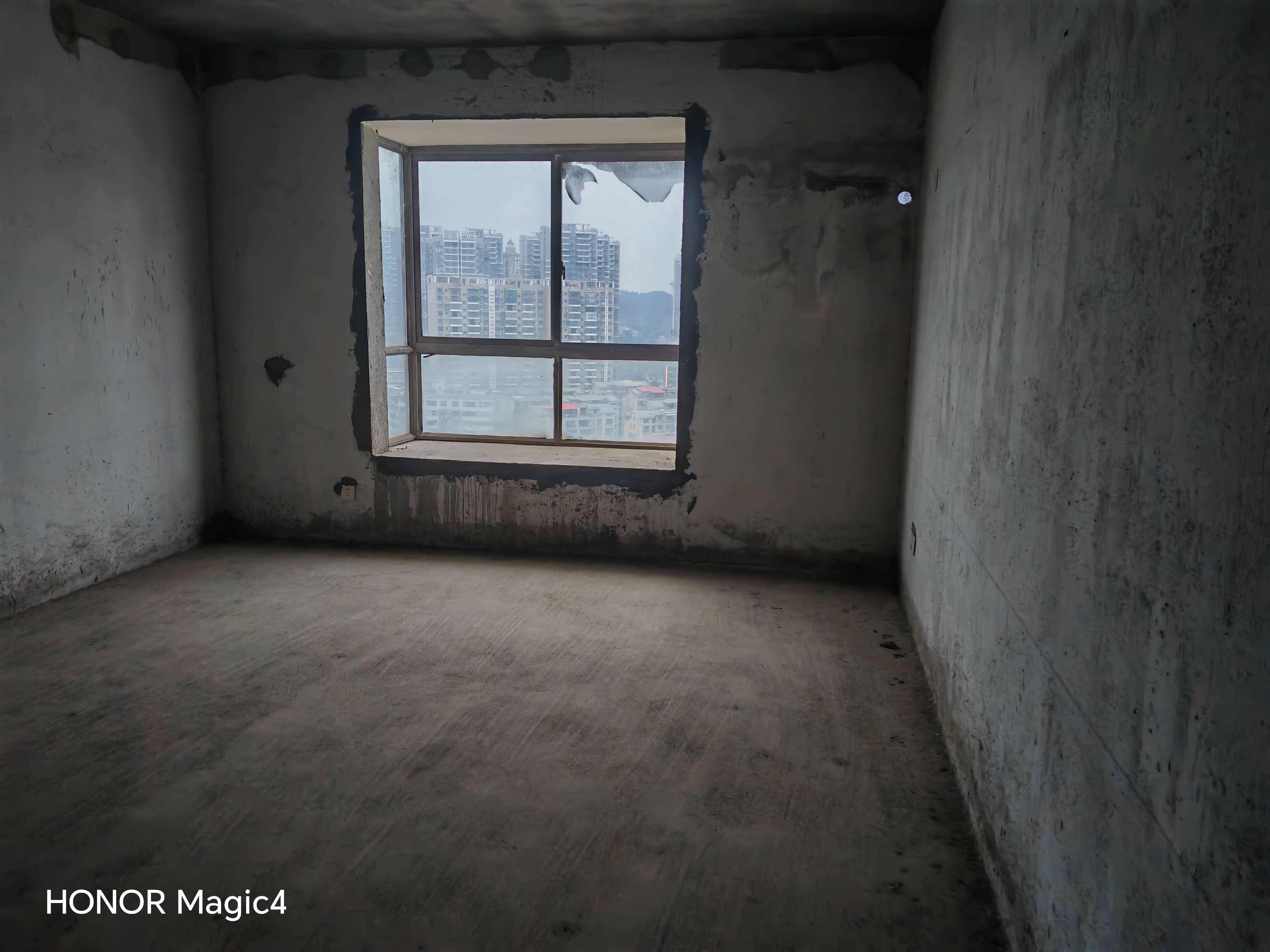 弘星大厦  4室2厅2卫    70.0万客厅