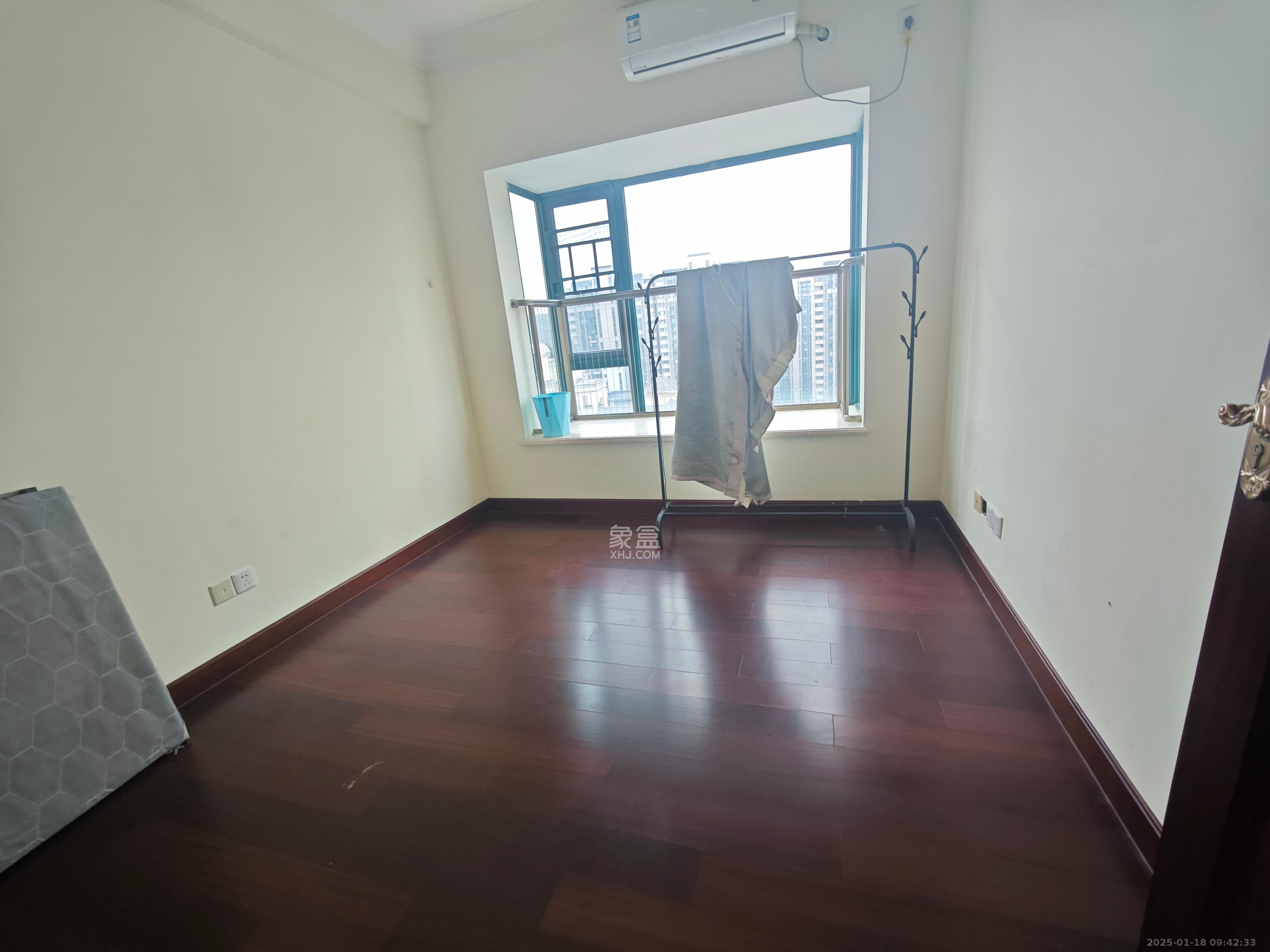 恒大翡翠华庭 3室2厅1卫 2200.0元/月 恒大翡翠华庭 3室2厅1卫 2200.0元/月室内图