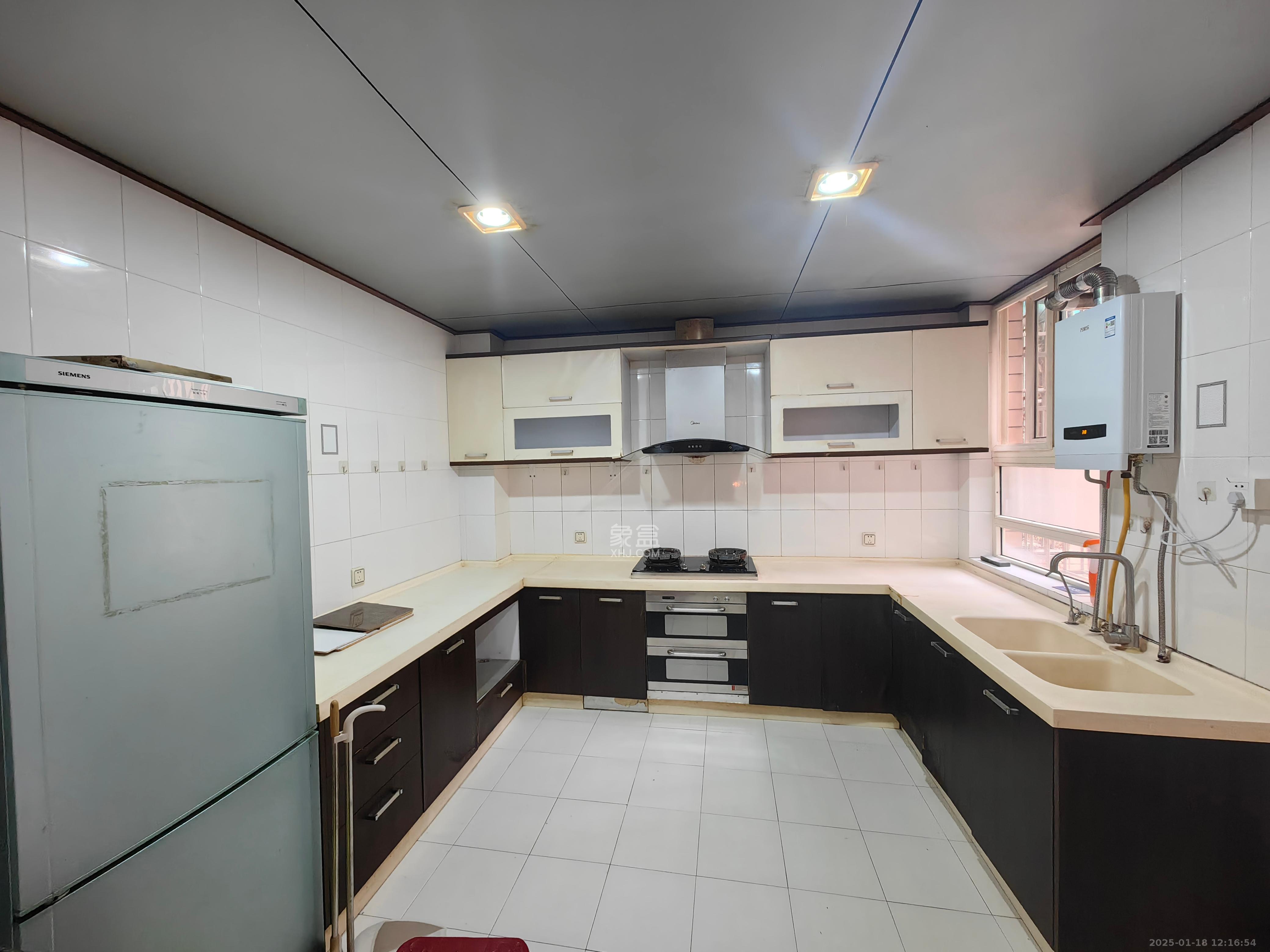 鑫天花园 4室2厅3卫 2400.0元/月 鑫天花园 4室2厅3卫 2400.0元/月室内图