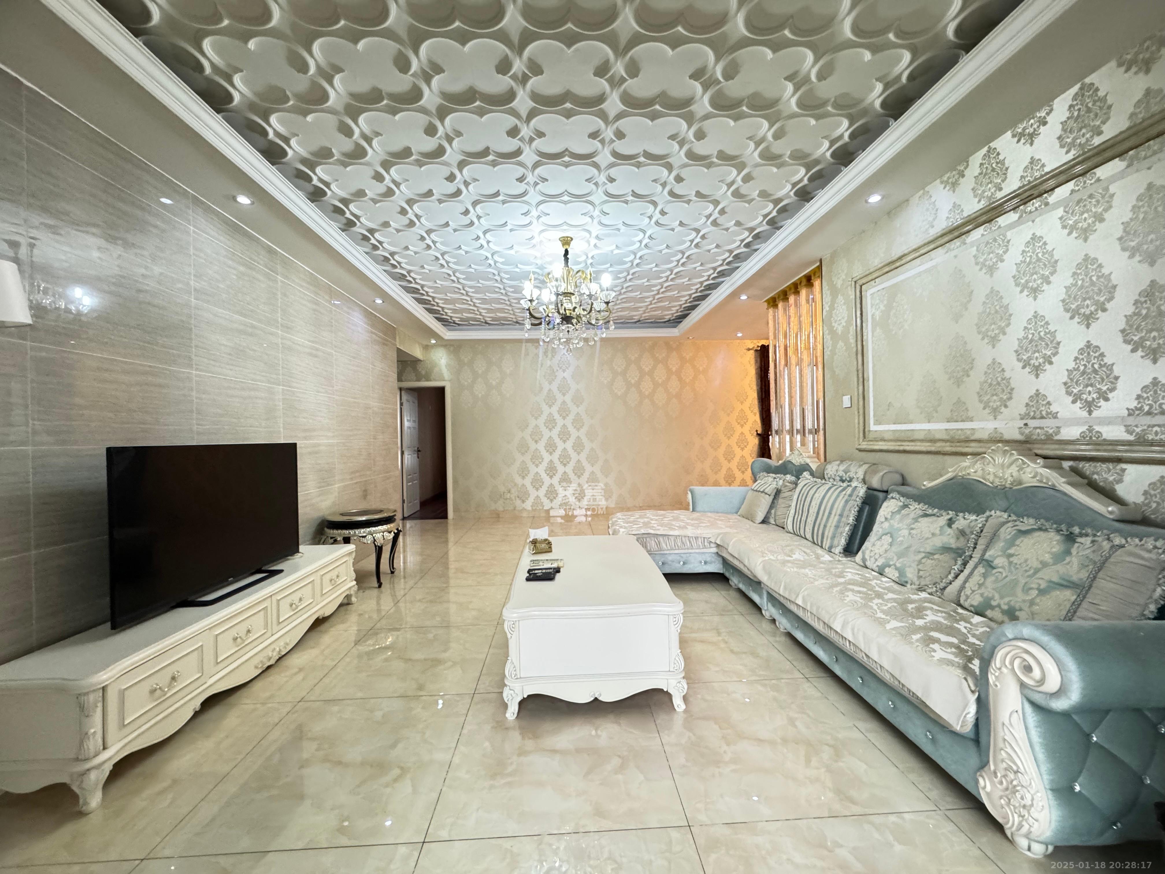 藏珑湖上国际花园 3室2厅2卫 4500.0元/月 藏珑湖上国际花园 3室2厅2卫 4500.0元/月室内图