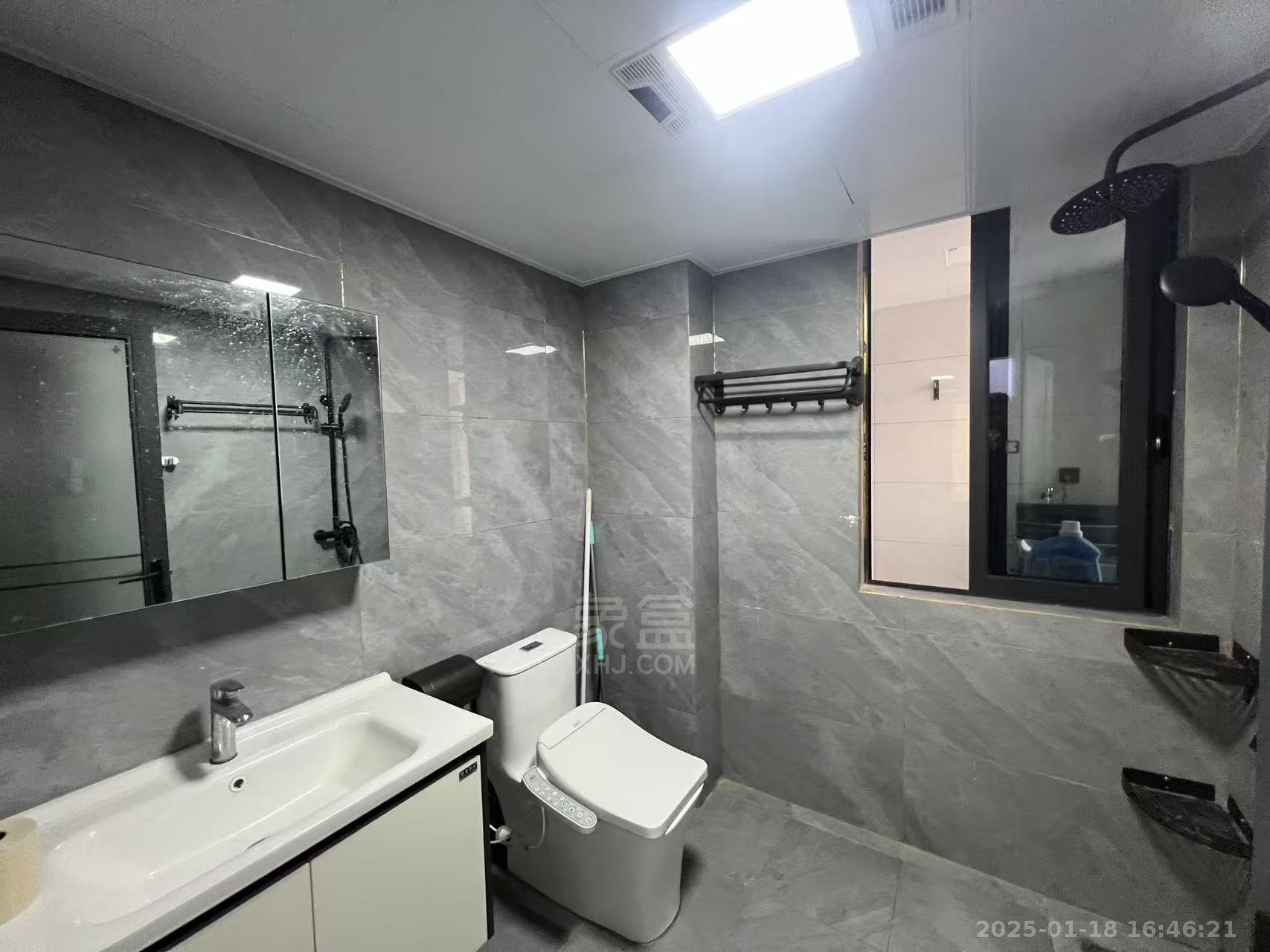 中泰财富湘江 3室2厅2卫 2600.0元/月 中泰财富湘江 3室2厅2卫 2600.0元/月室内图