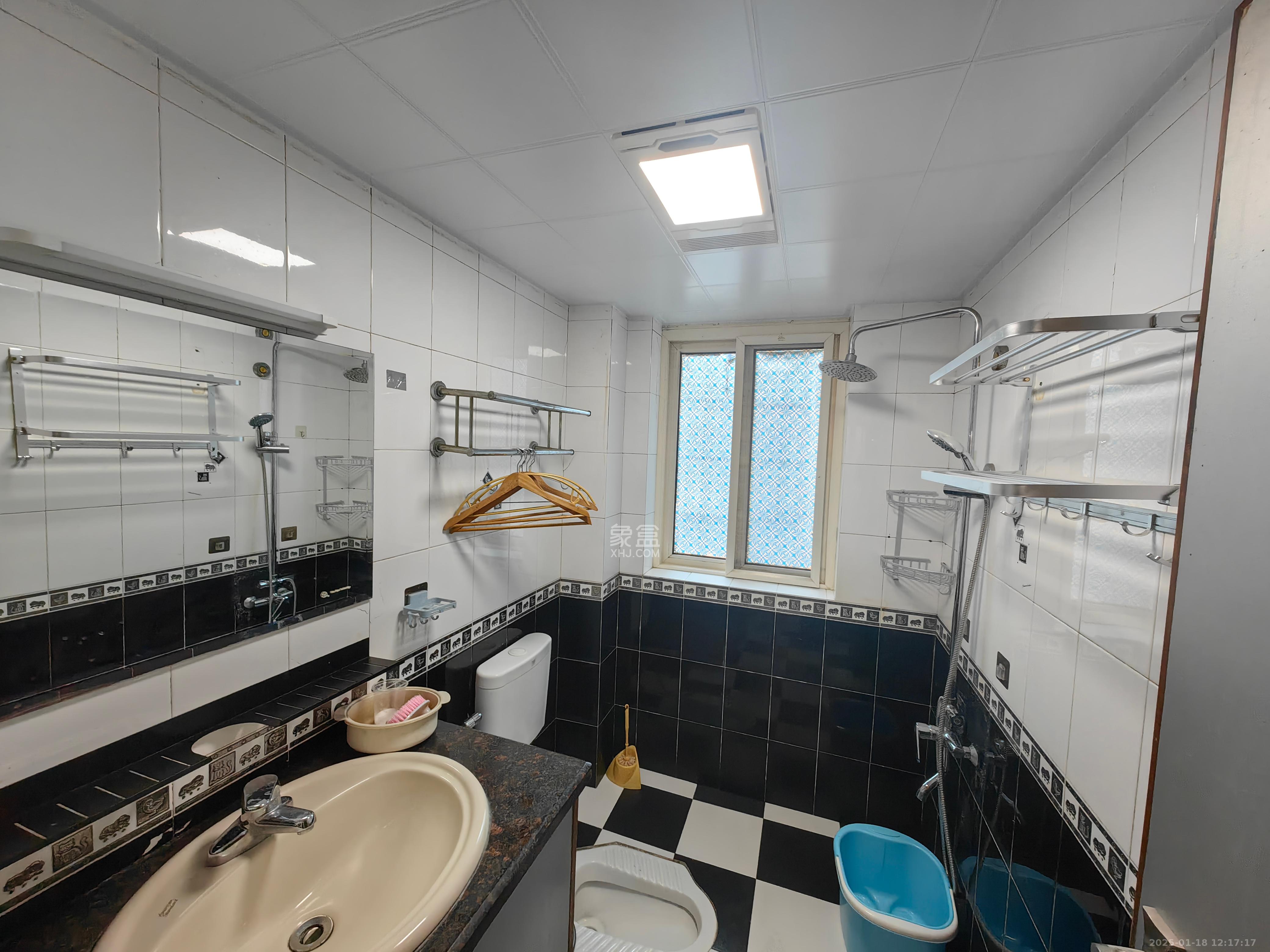 鑫天花园 4室2厅3卫 2400.0元/月 鑫天花园 4室2厅3卫 2400.0元/月室内图