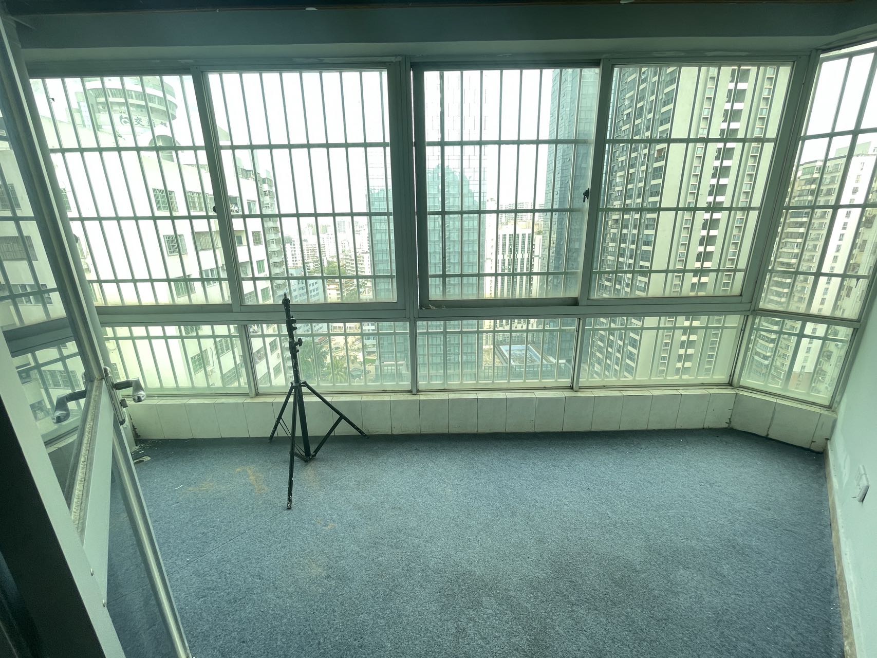 富豪大厦(富豪花园) 2室2厅1卫 130.0万 富豪大厦(富豪花园) 2室2厅1卫 130.0万客厅