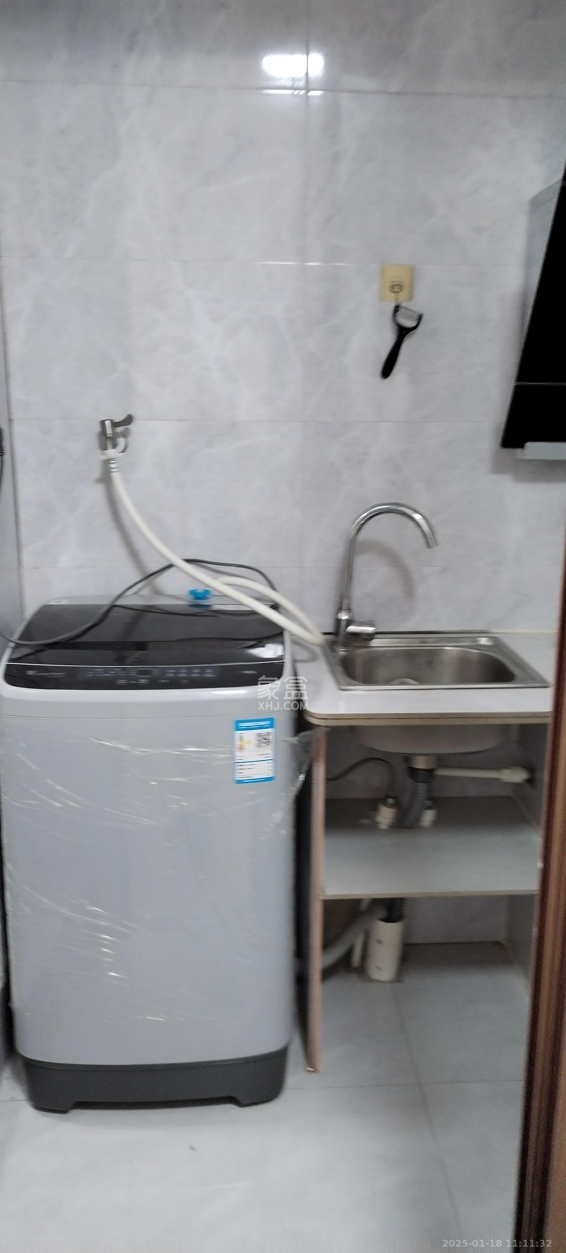 红星商务楼(红星蔬菜批发大市场) 1室1厅1卫 1000.0元/月 红星商务楼(红星蔬菜批发大市场) 1室1厅1卫 1000.0元/月室内图