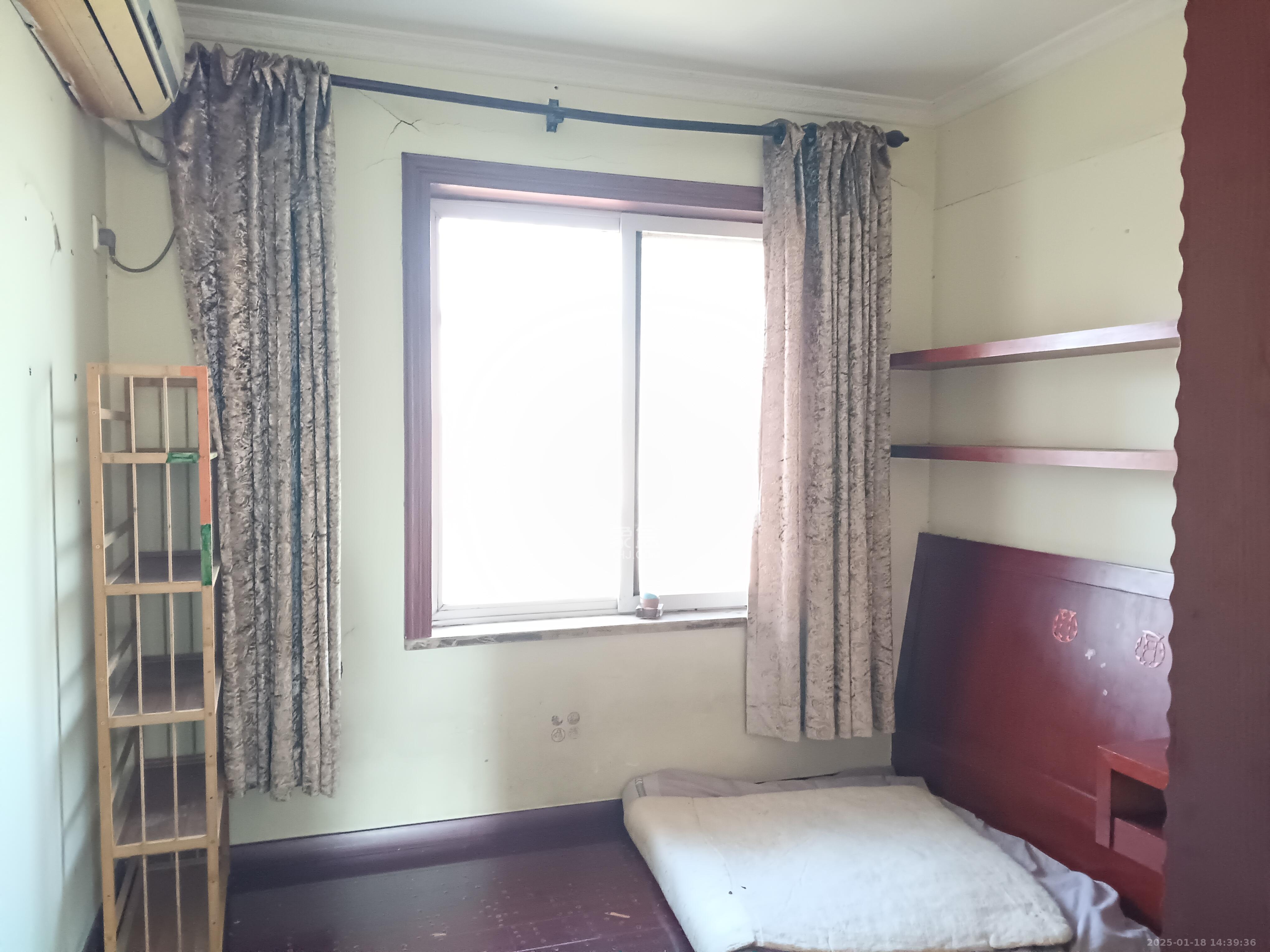 新诚小区  3室1厅1卫    1800.0元/月室内图