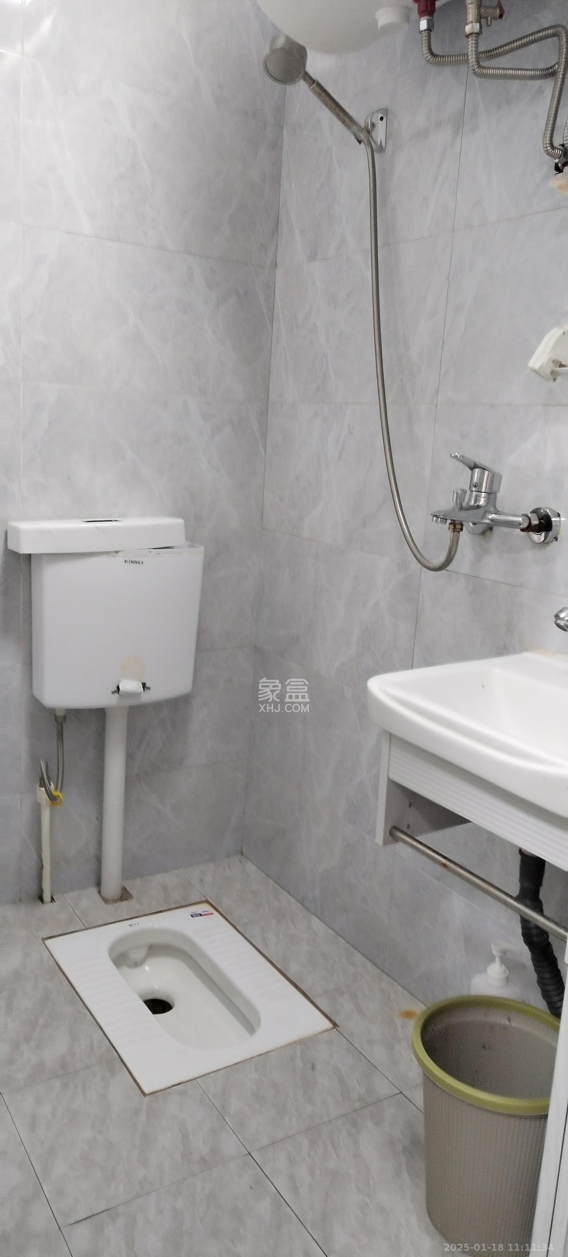 红星商务楼(红星蔬菜批发大市场) 1室1厅1卫 1000.0元/月 红星商务楼(红星蔬菜批发大市场) 1室1厅1卫 1000.0元/月室内图