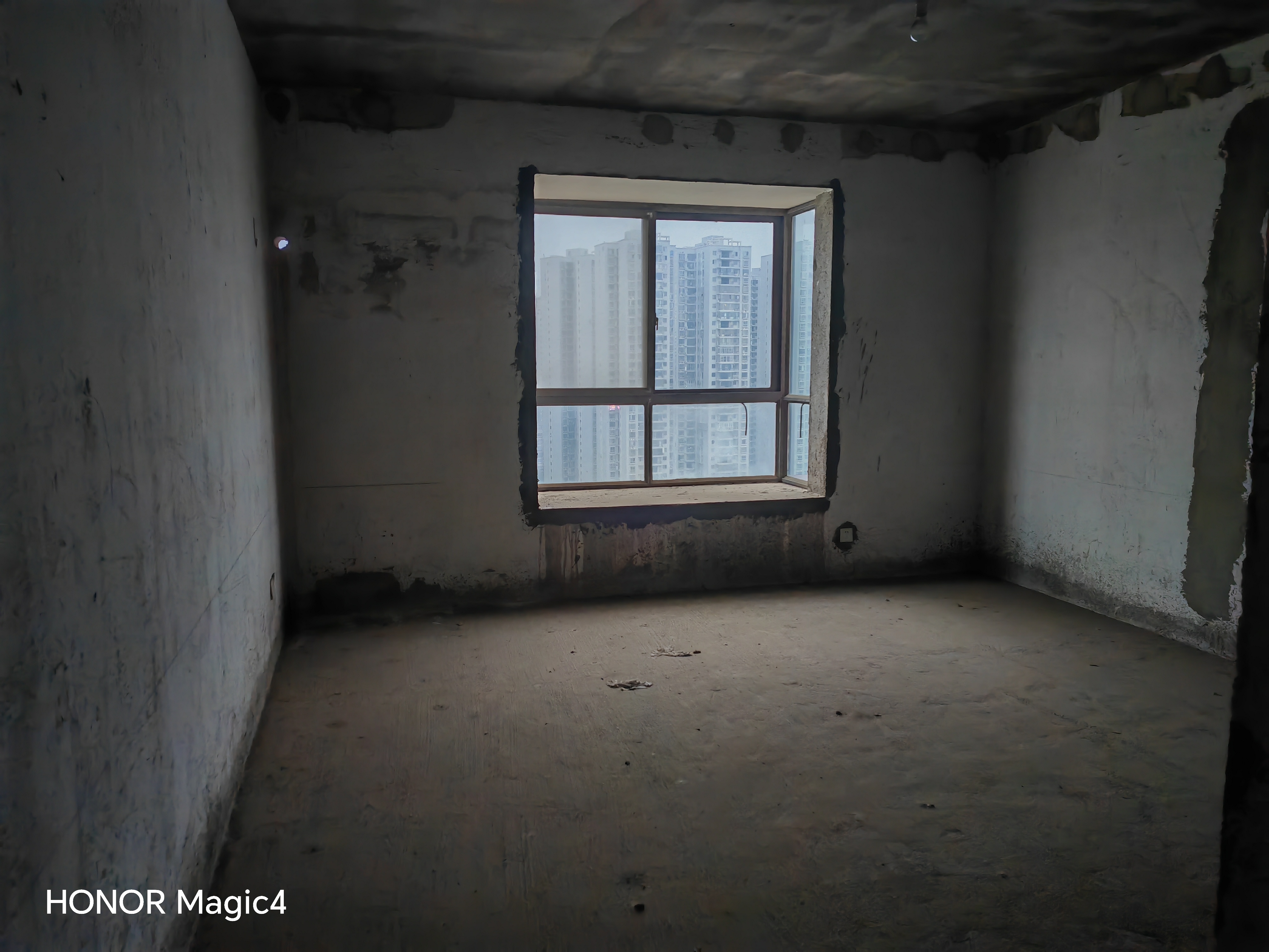 弘星大厦  4室2厅2卫    70.0万客厅