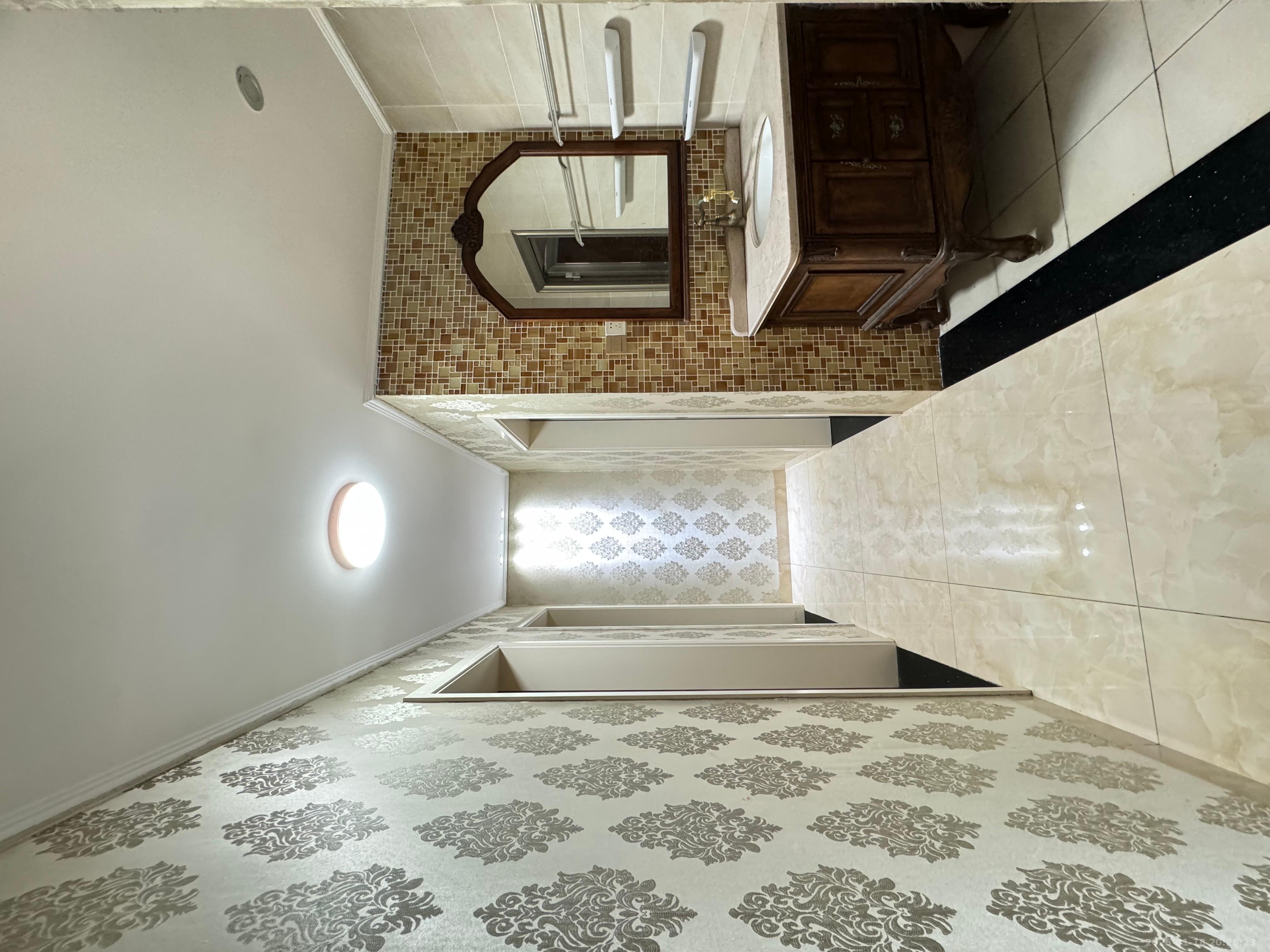 藏珑湖上国际花园 3室2厅2卫 4500.0元/月 藏珑湖上国际花园 3室2厅2卫 4500.0元/月室内图