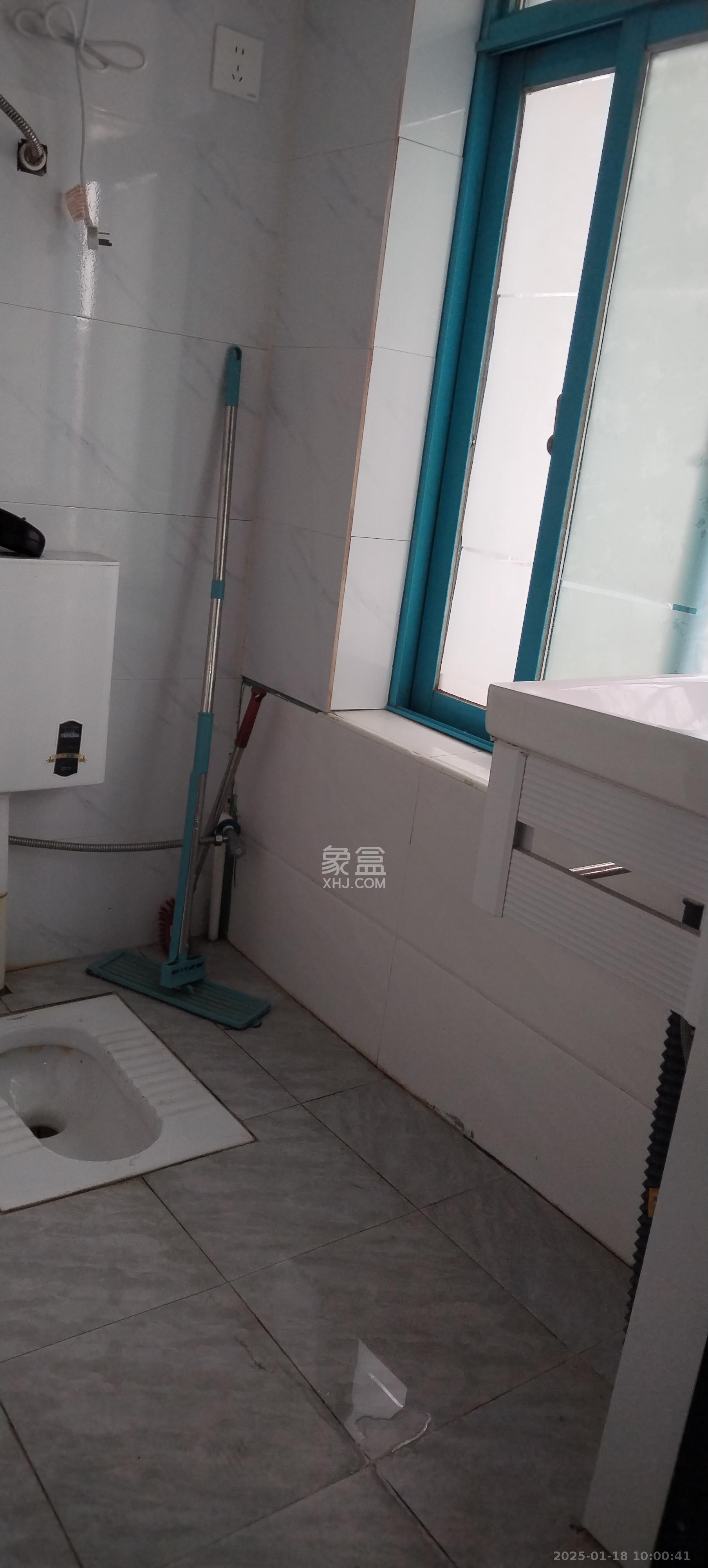 红星商务楼(红星蔬菜批发大市场) 1室1厅1卫 950.0元/月 红星商务楼(红星蔬菜批发大市场) 1室1厅1卫 950.0元/月室内图