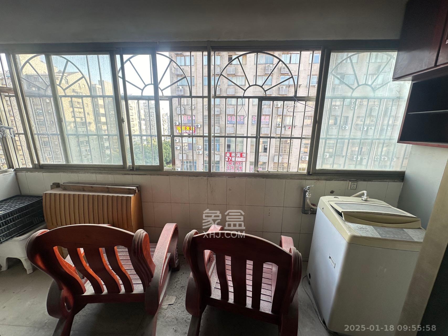 雄海花园 3室2厅2卫 2100.0元/月 雄海花园 3室2厅2卫 2100.0元/月室内图