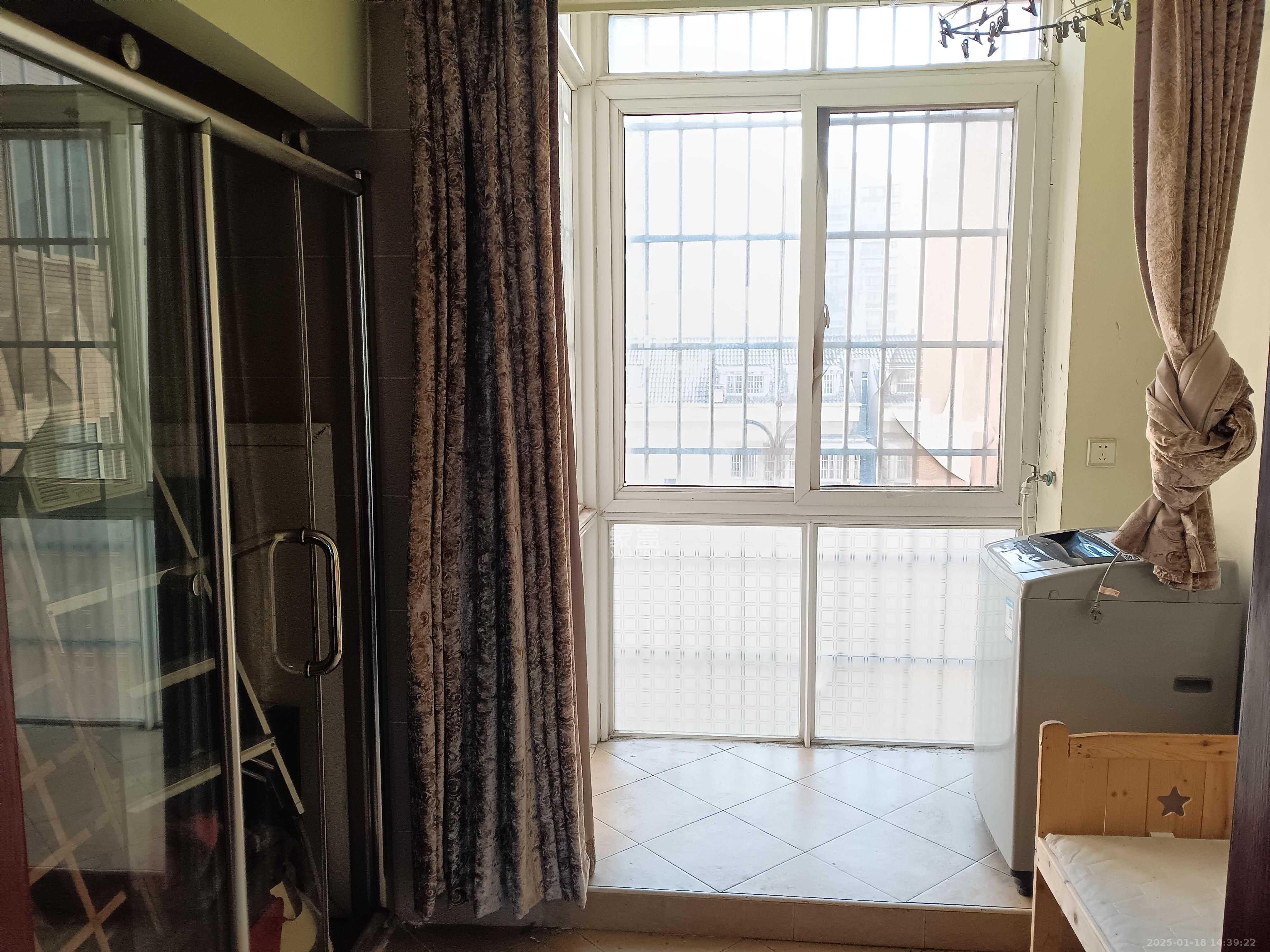 新诚小区  3室1厅1卫    1800.0元/月室内图