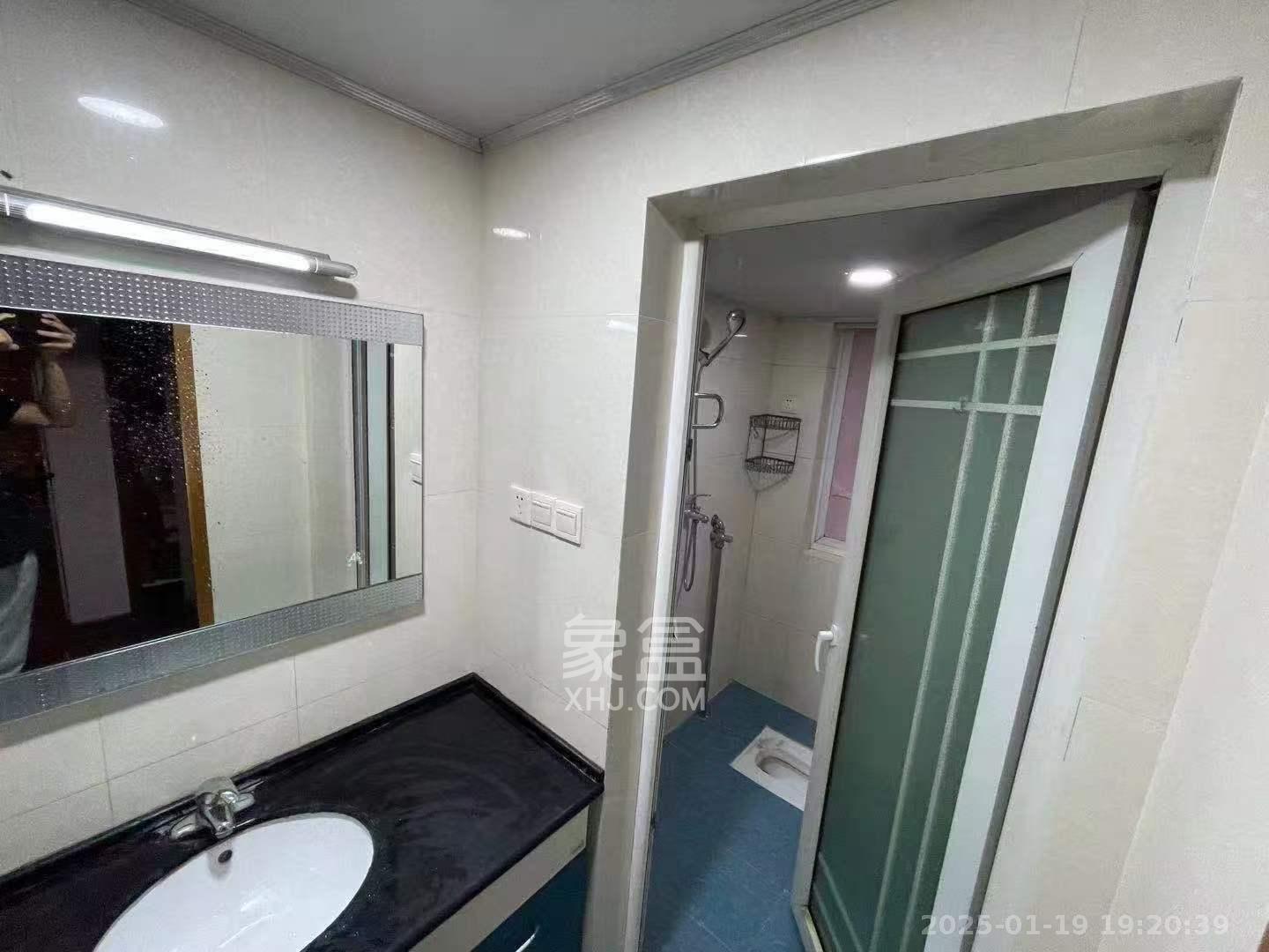 景湾小区(井湾小区) 3室2厅1卫 2000.0元/月 景湾小区(井湾小区) 3室2厅1卫 2000.0元/月室内图