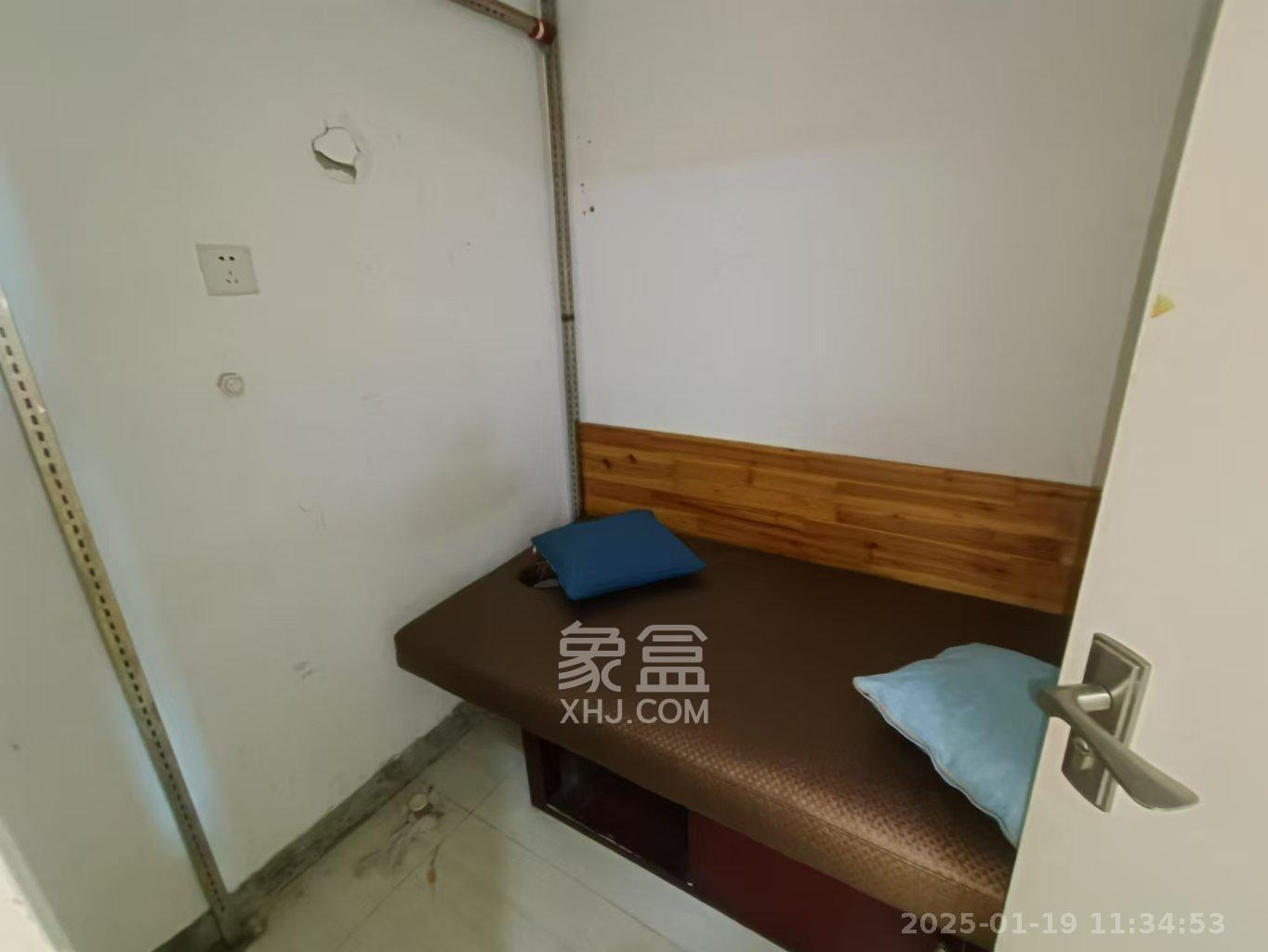 融圣国际  1室1厅1卫    1400.0元/月 融圣国际  1室1厅1卫    1400.0元/月室内图