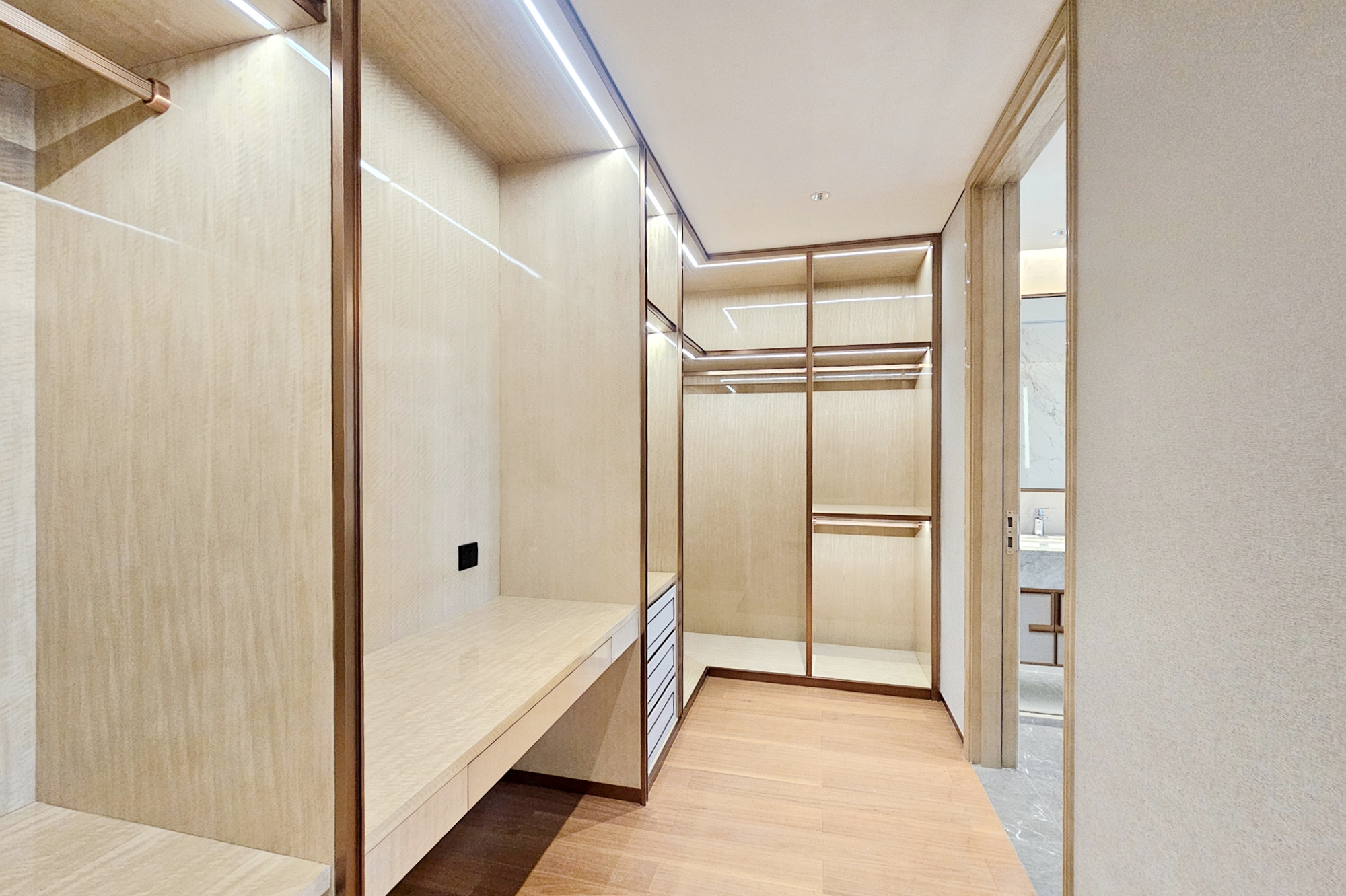 运达滨河广场 5室2厅3卫 698.0万 运达滨河广场 5室2厅3卫 698.0万其他