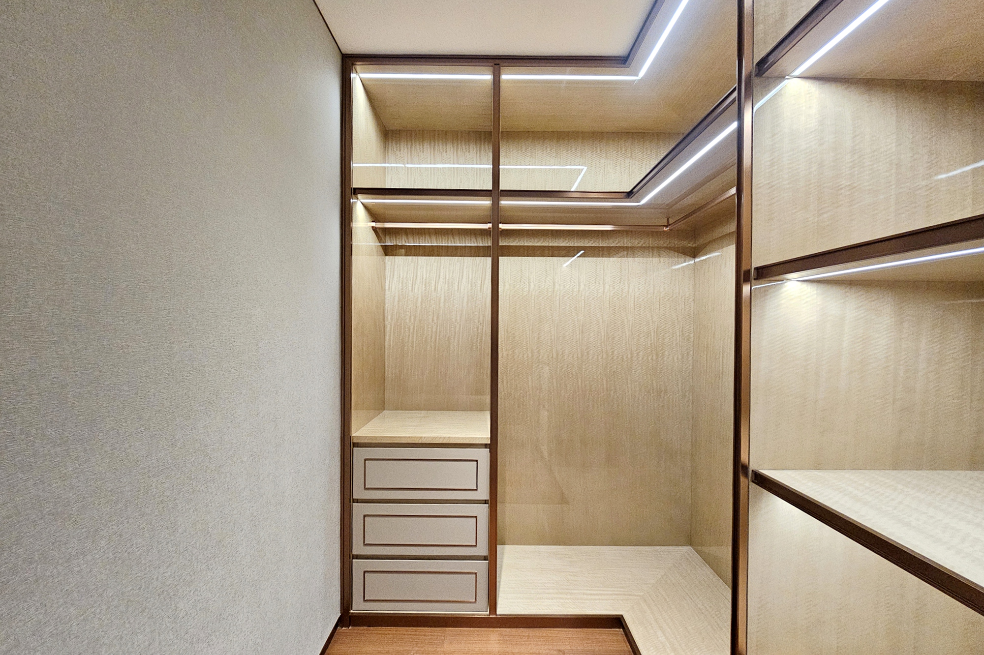 运达滨河广场 5室2厅3卫 698.0万 运达滨河广场 5室2厅3卫 698.0万其他