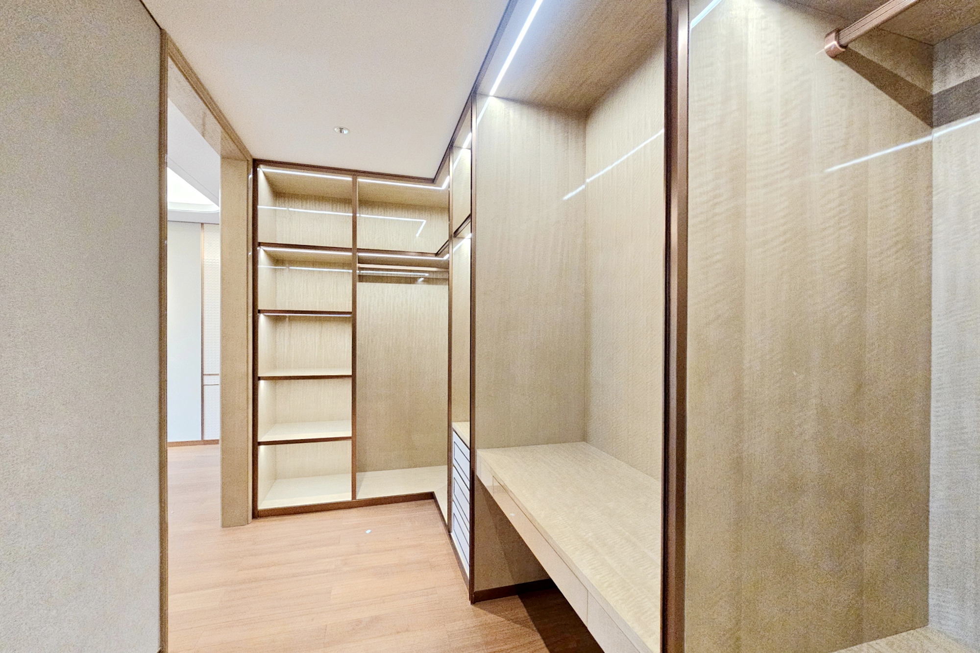 运达滨河广场 5室2厅3卫 698.0万 运达滨河广场 5室2厅3卫 698.0万其他