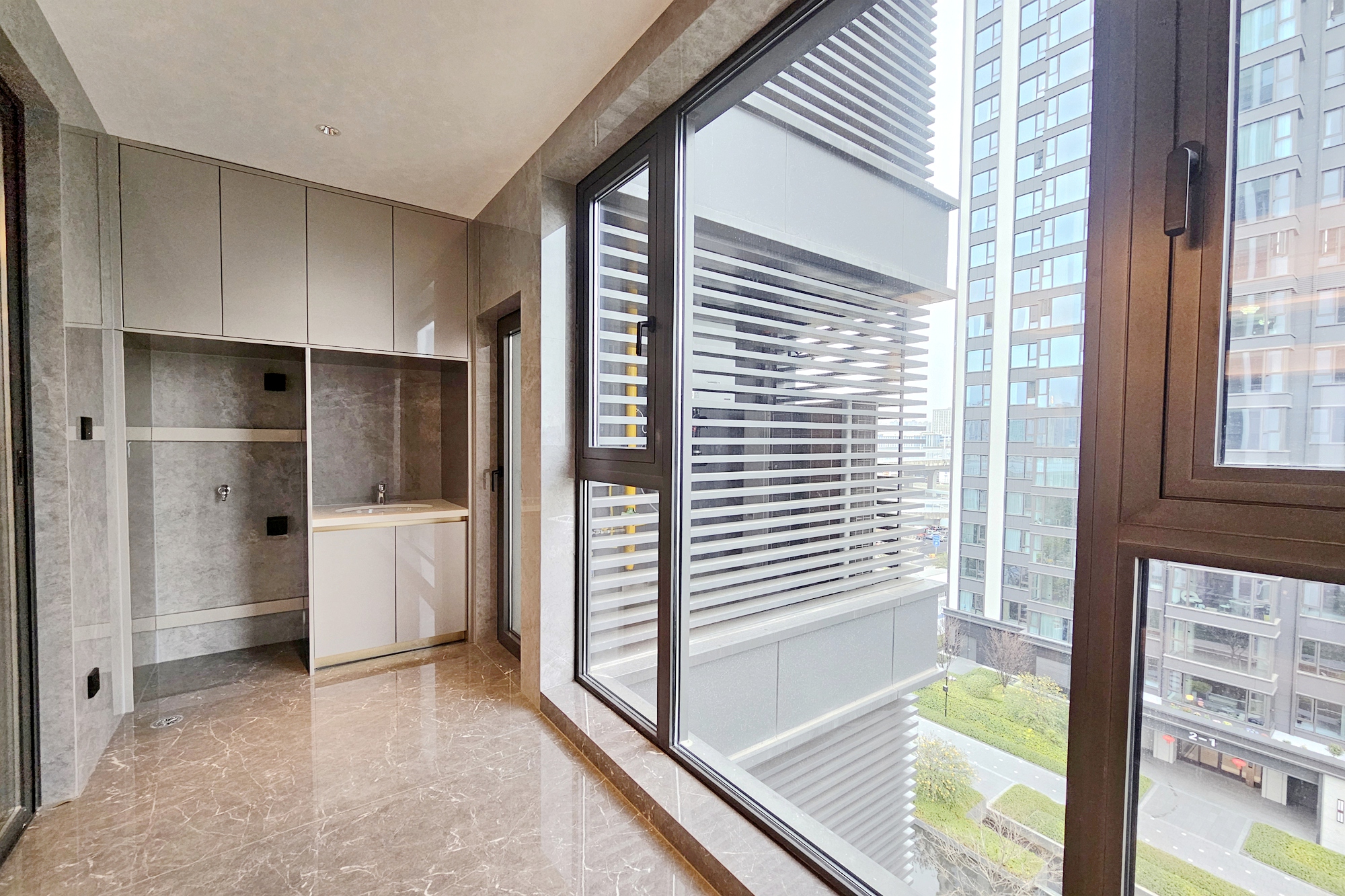 运达滨河广场 5室2厅3卫 698.0万 运达滨河广场 5室2厅3卫 698.0万阳台