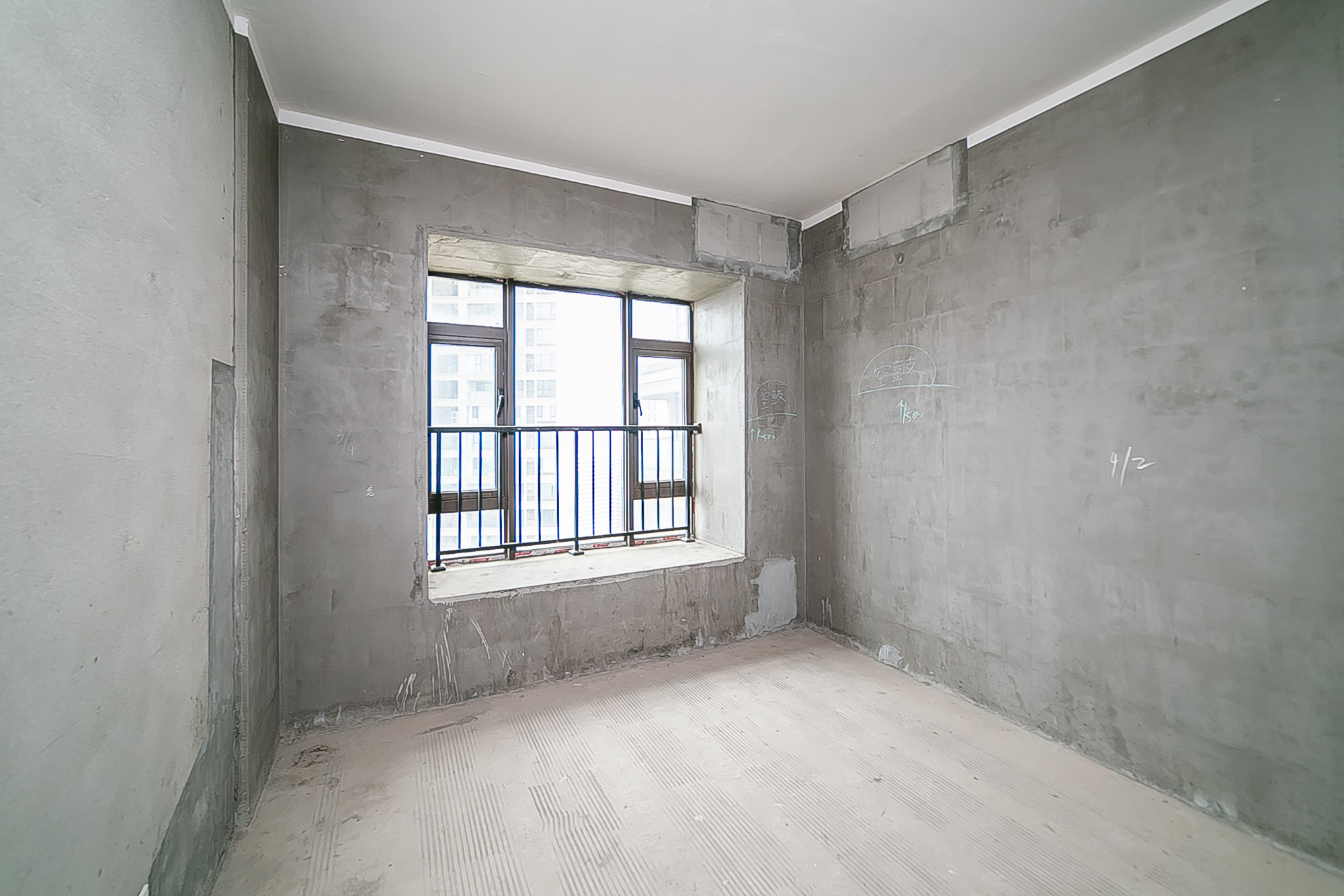 中建江山壹号 4室2厅1卫 565.0万 中建江山壹号 4室2厅1卫 565.0万卧室