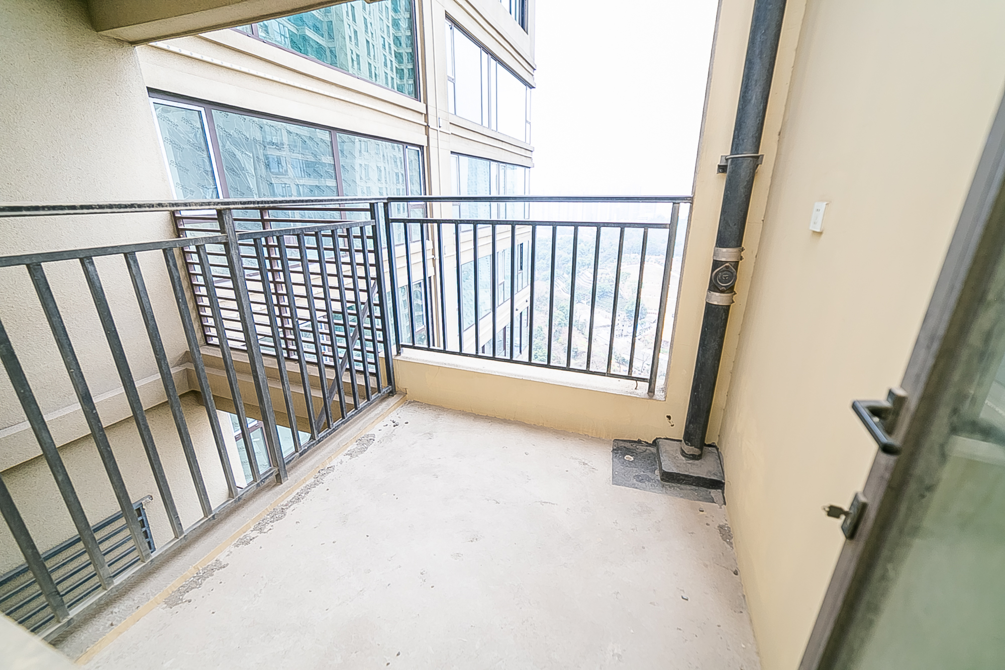 中建江山壹号 4室2厅1卫 565.0万 中建江山壹号 4室2厅1卫 565.0万阳台