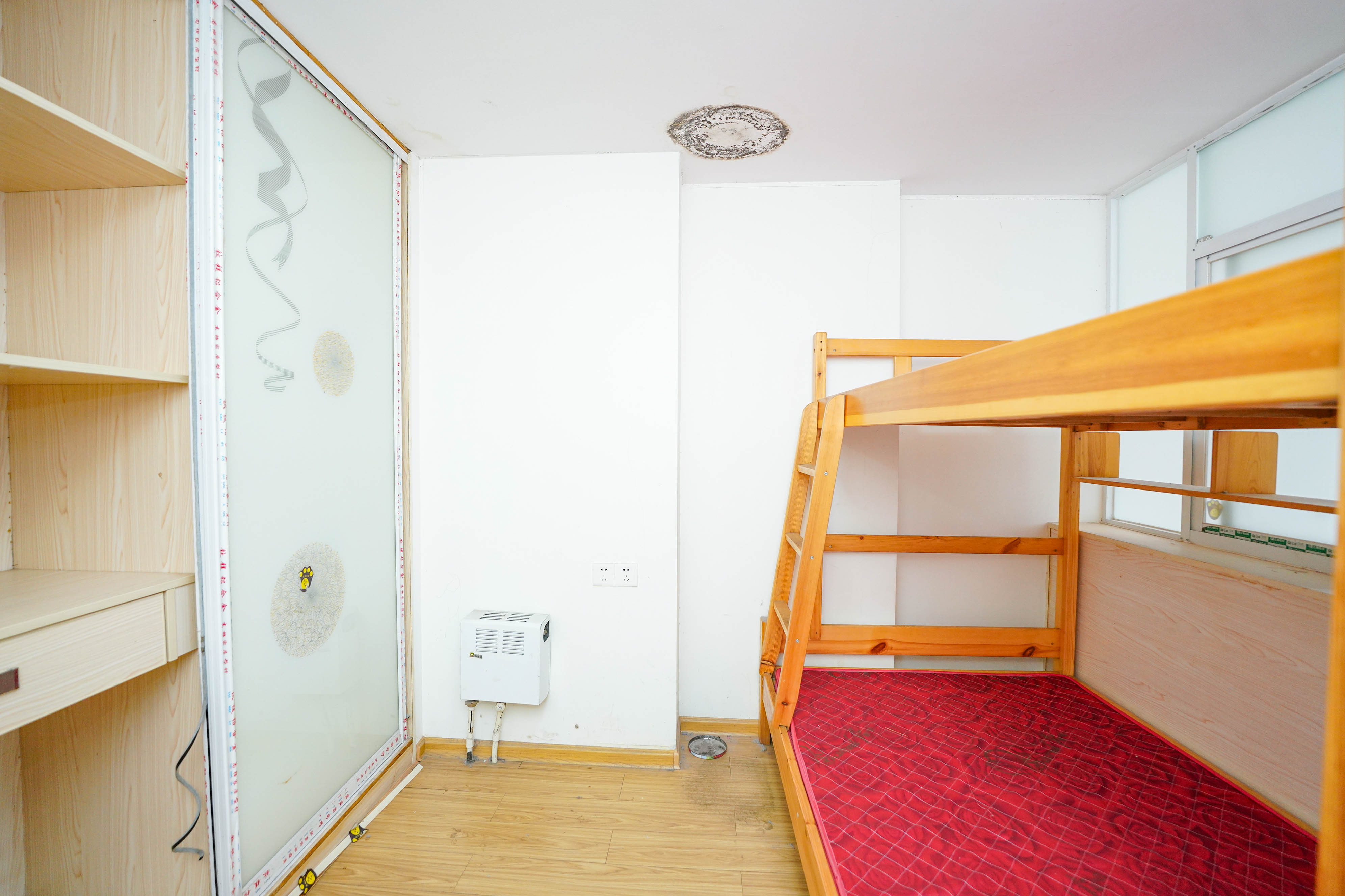 怡海星城 1室1厅1卫 13.0万 怡海星城 1室1厅1卫 13.0万其他