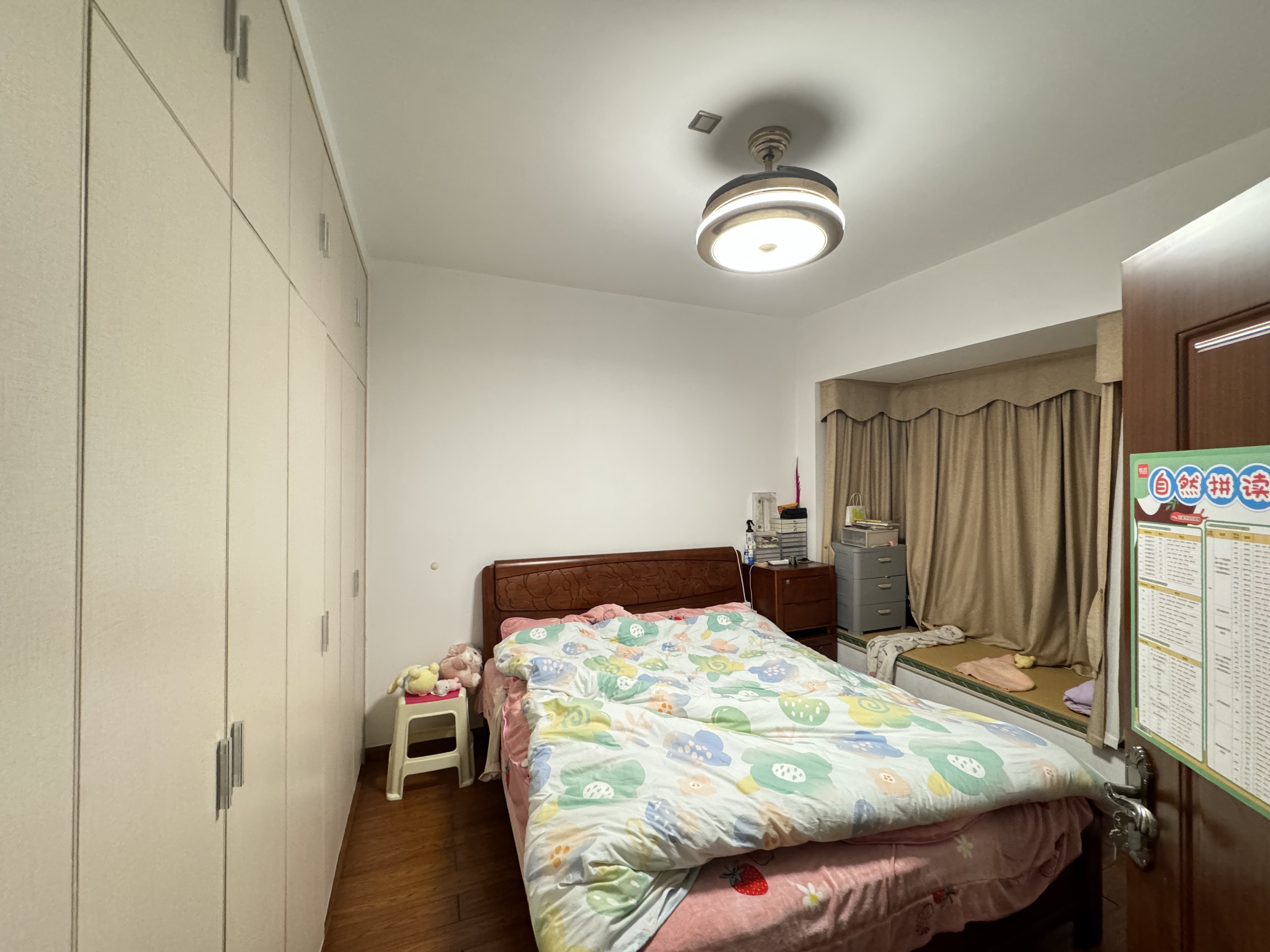 山水洲城华晨第一城 3室2厅1卫 55.0万 山水洲城华晨第一城 3室2厅1卫 55.0万室内图