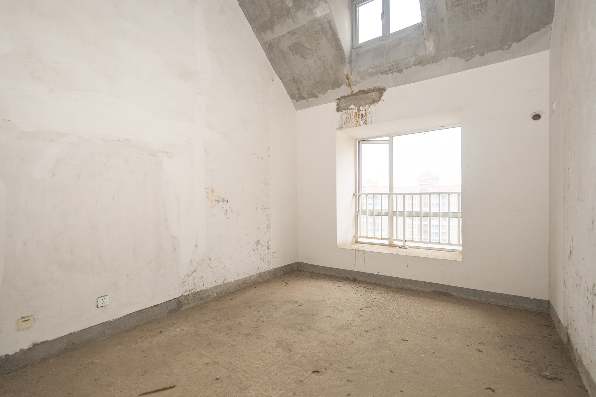 恒广国际景园一二区 3室2厅2卫 95.0万 恒广国际景园一二区 3室2厅2卫 95.0万卧室