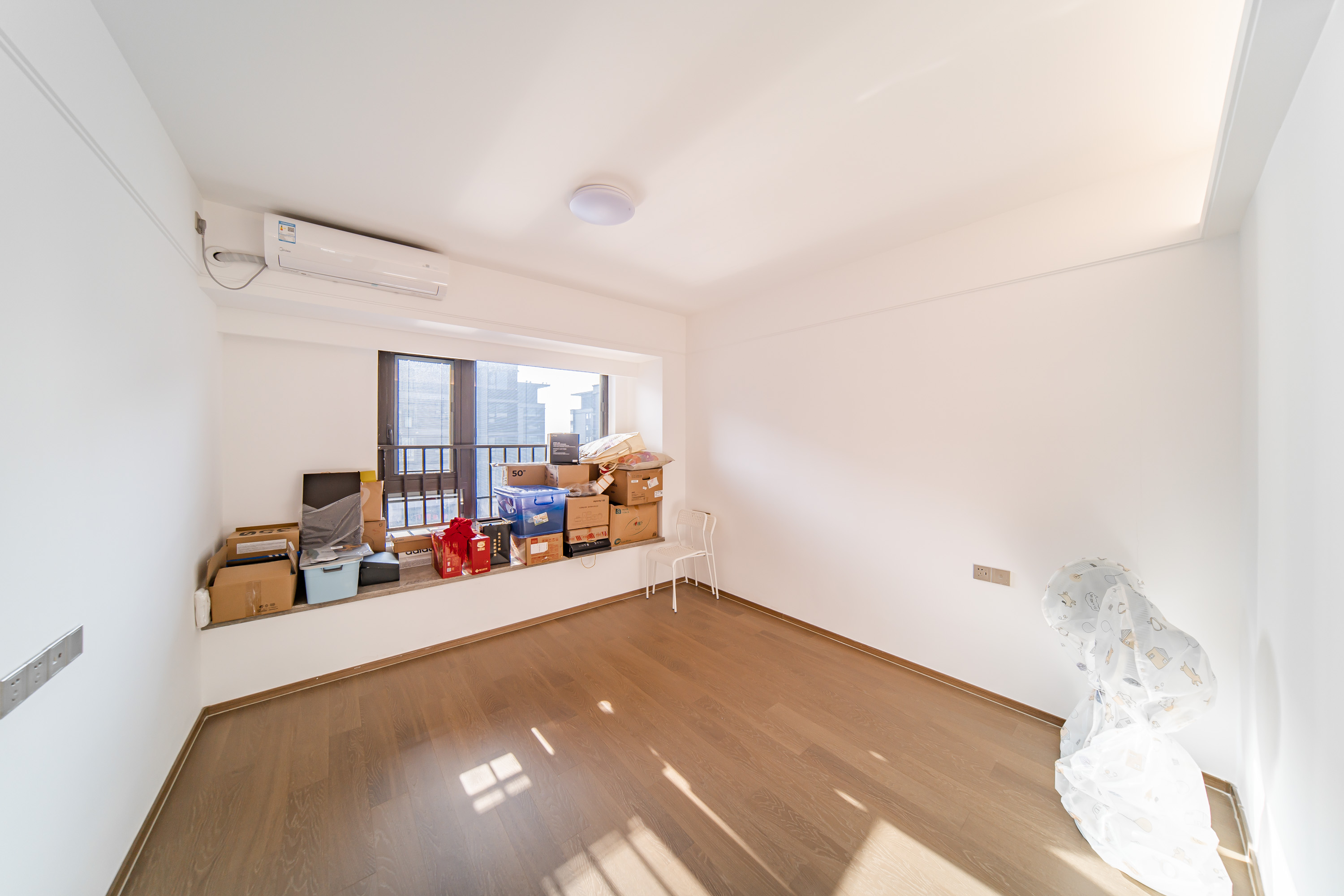 建发电建江山悦  4室2厅2卫   158.00万卧室