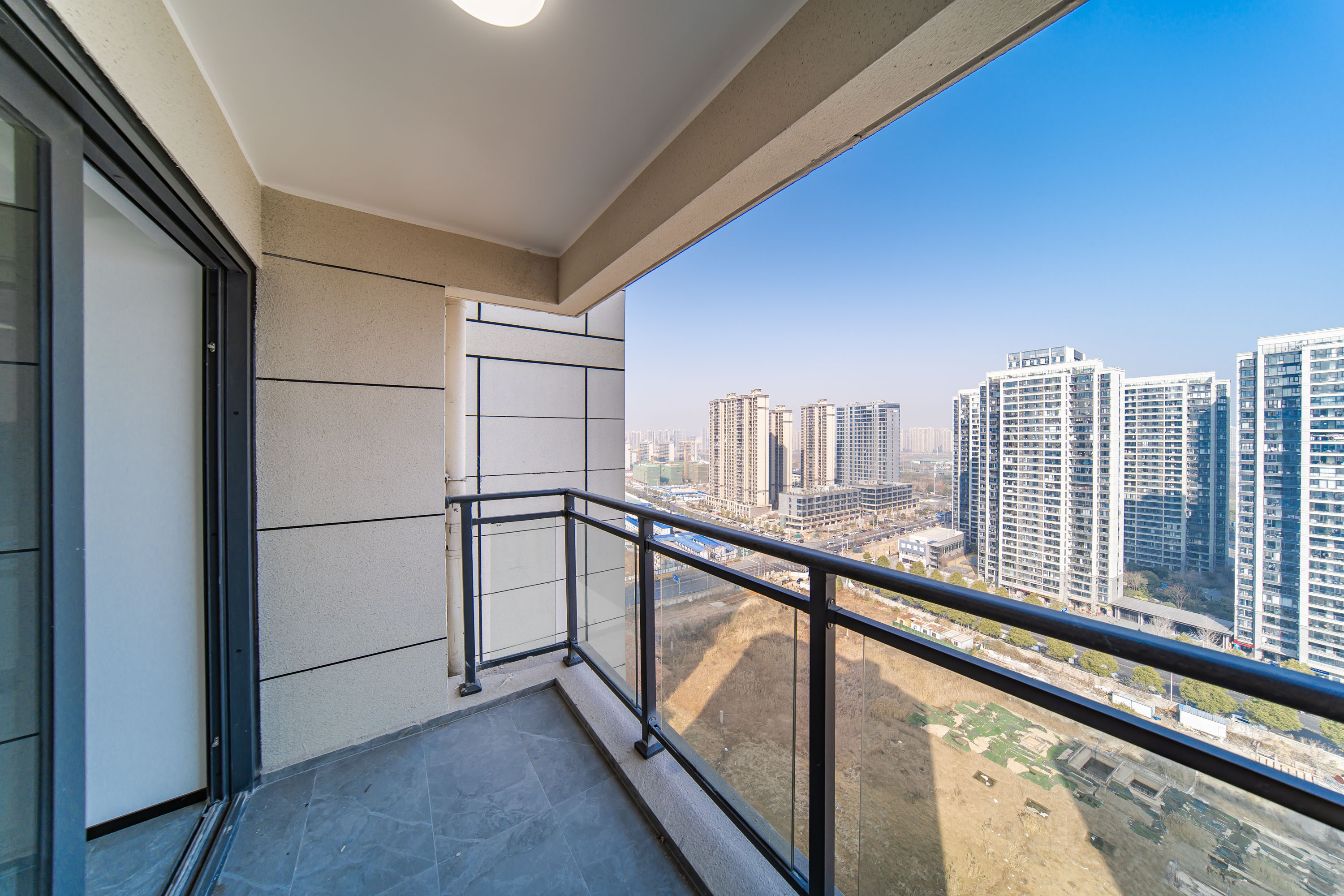 保利天汇 5室2厅2卫 275.0万 保利天汇 5室2厅2卫 275.0万阳台