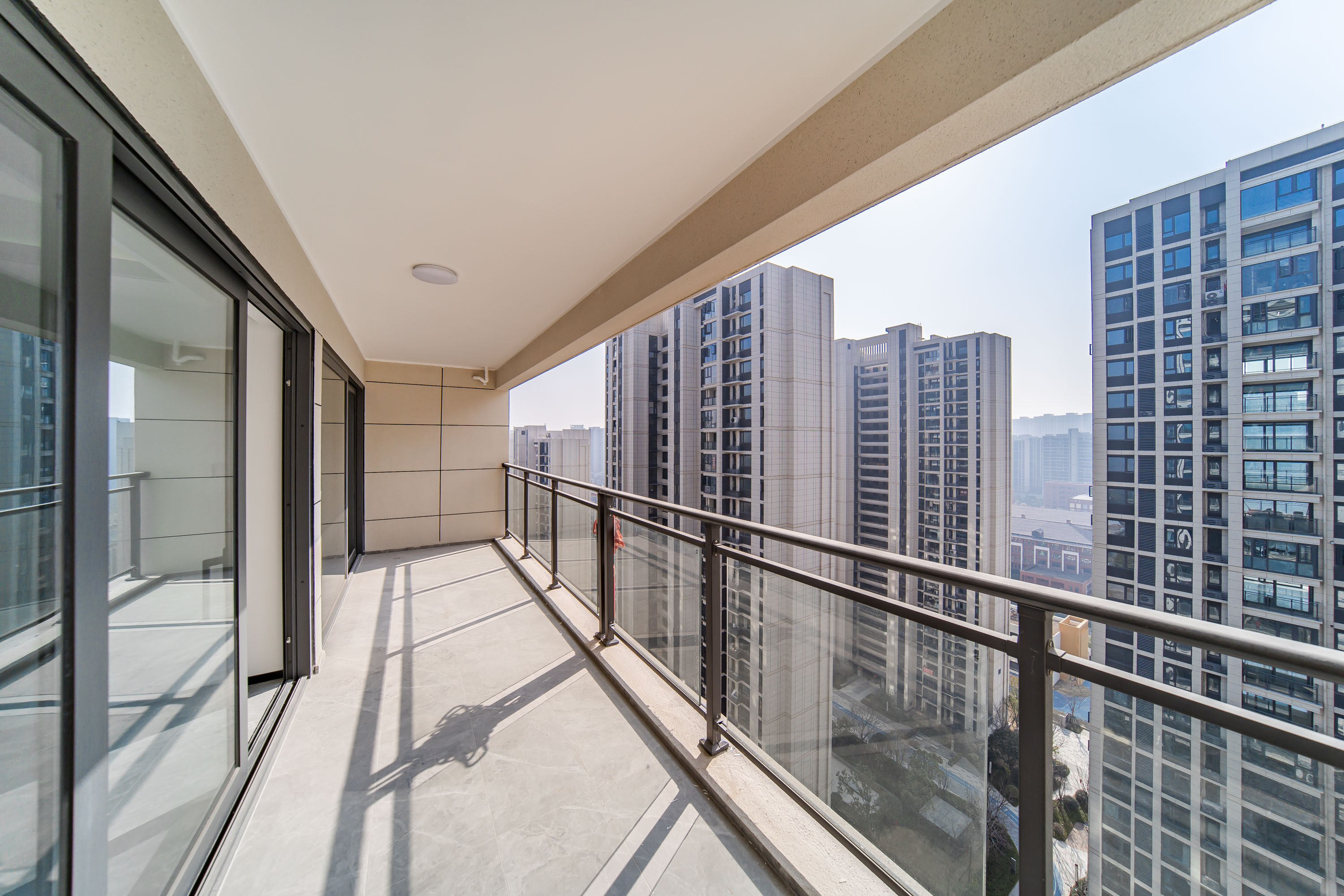 保利天汇 5室2厅2卫 275.0万 保利天汇 5室2厅2卫 275.0万阳台