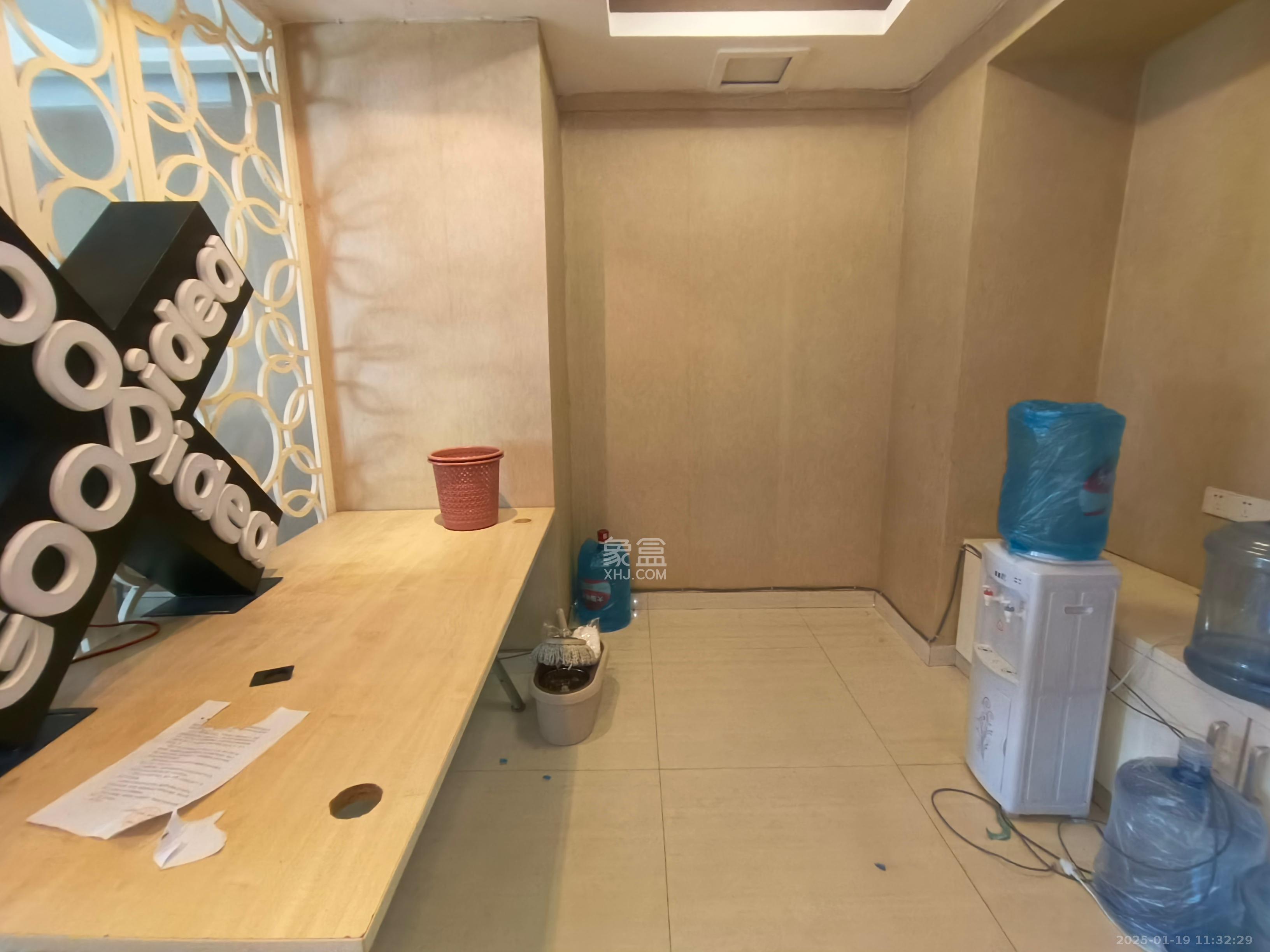 融圣国际 1室1厅1卫 1400.0元/月 融圣国际 1室1厅1卫 1400.0元/月室内图